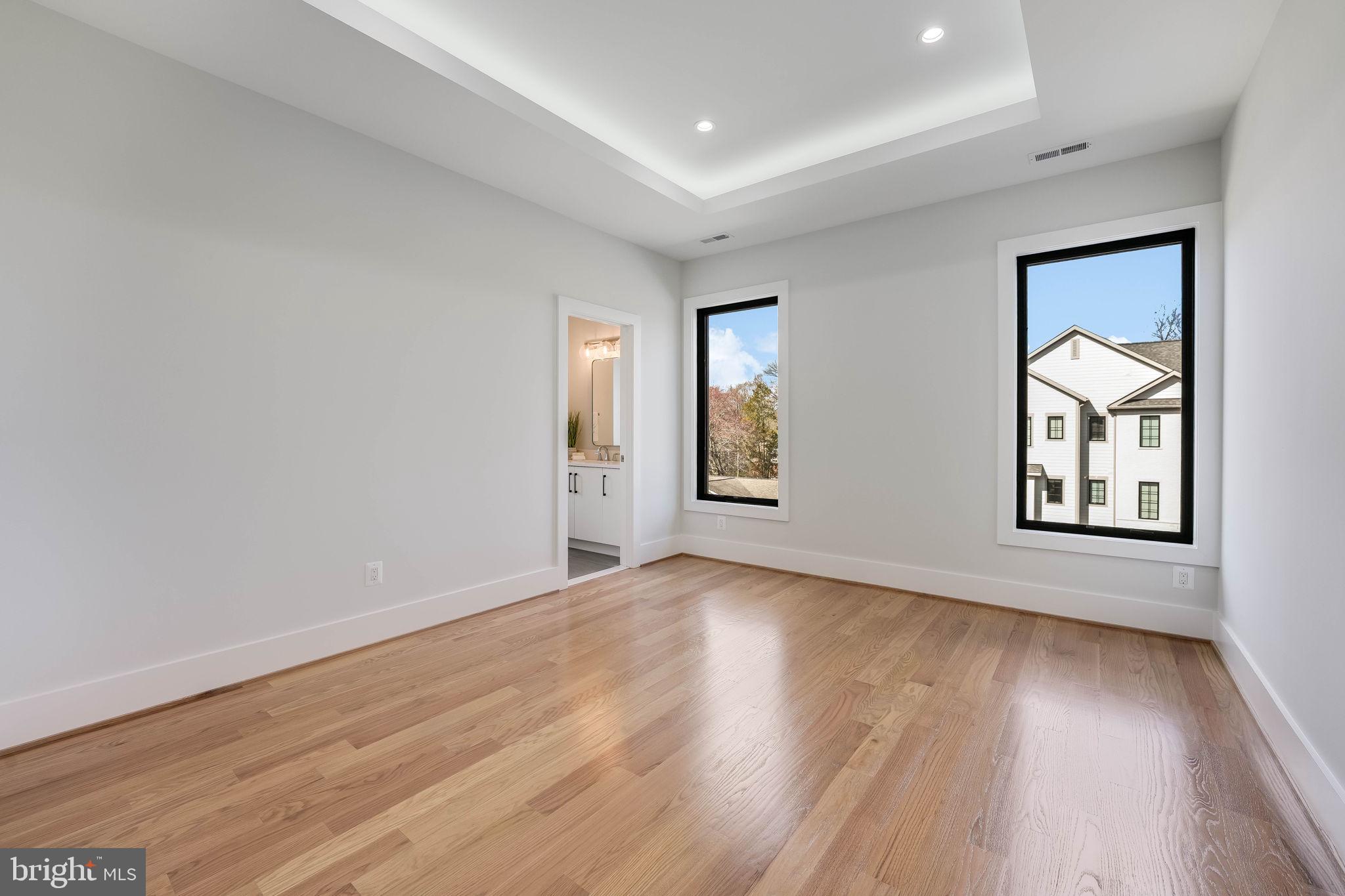 CRESCENT HILLS - Residential