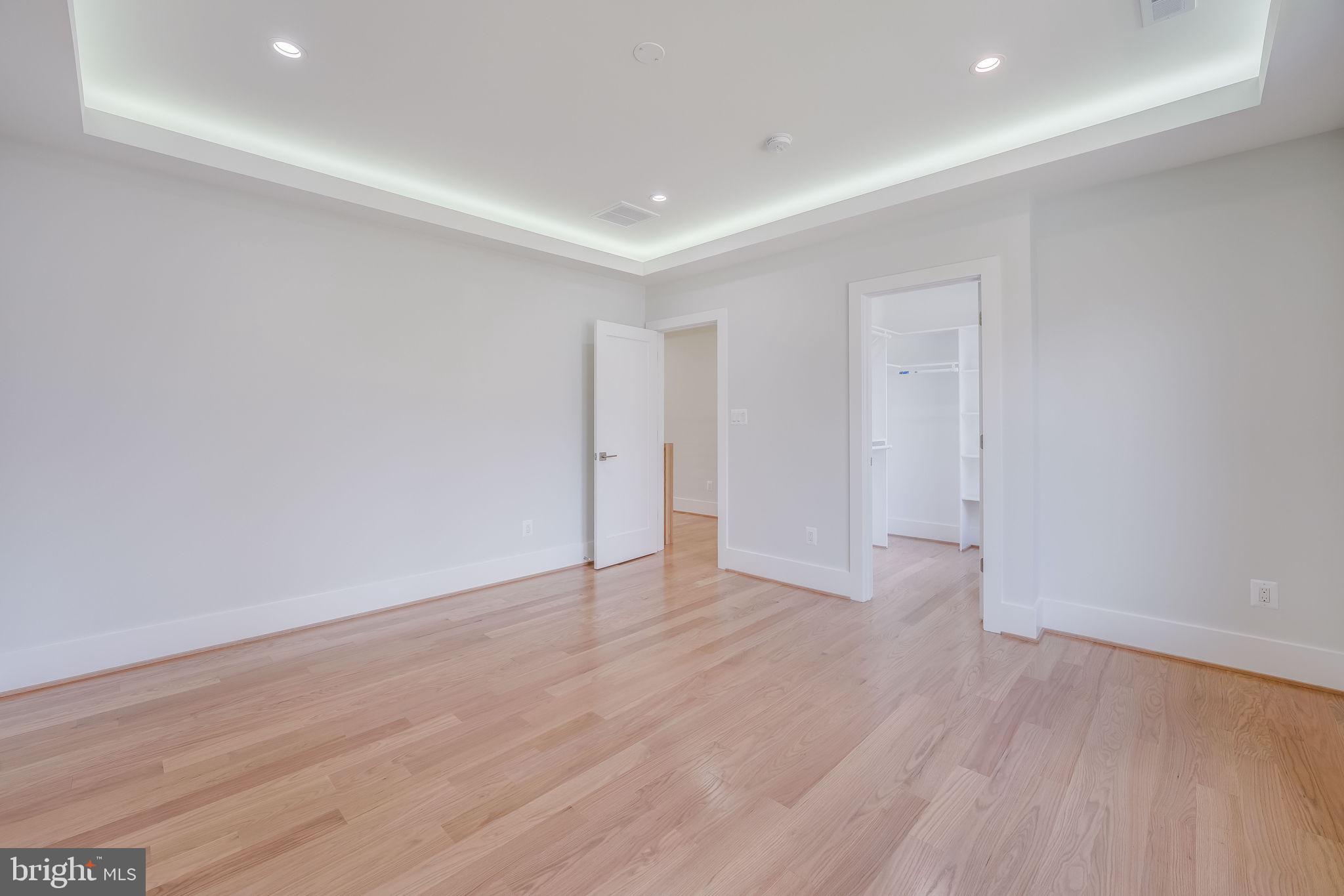 CRESCENT HILLS - Residential