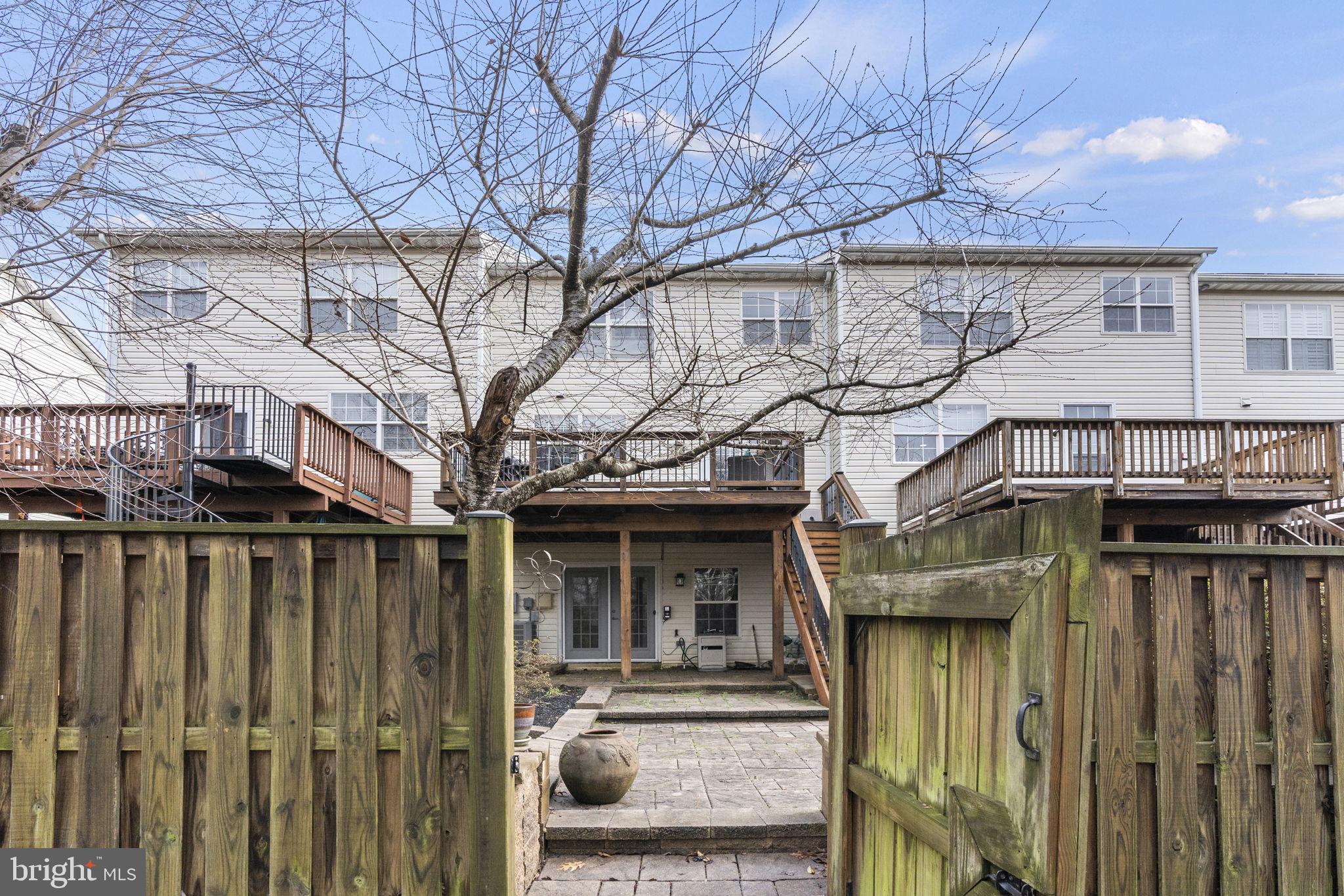 RIVERSIDE STATION - Residential