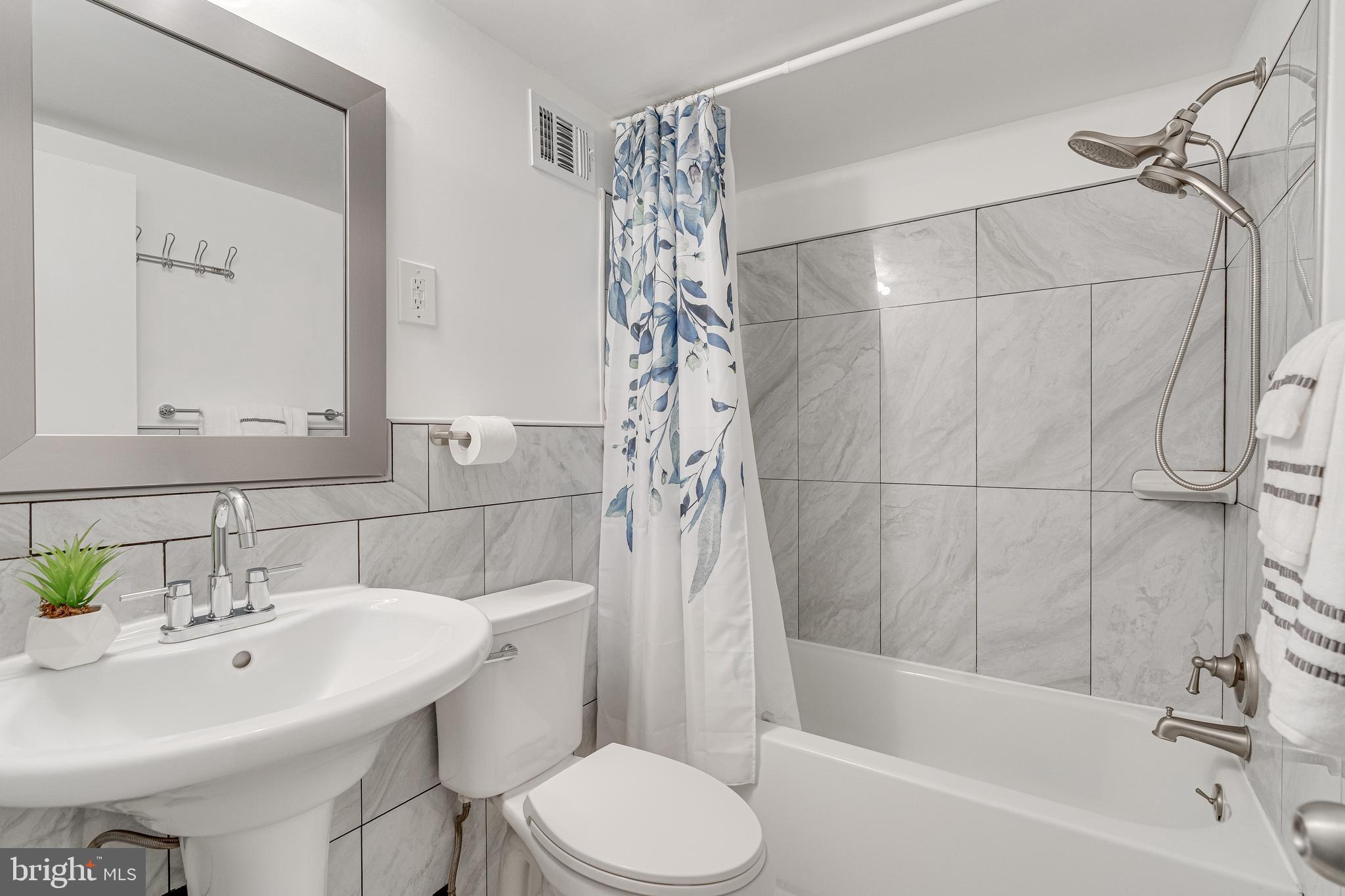 FOXCROFT COLONY CONDOS - Residential