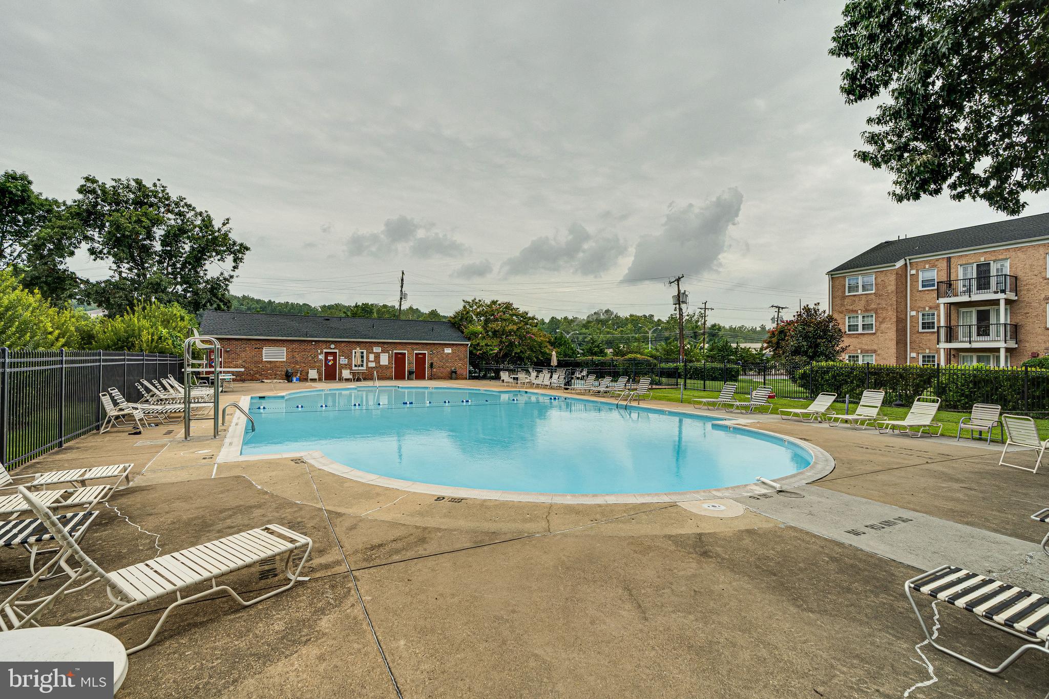 FOXCROFT COLONY CONDOS - Residential