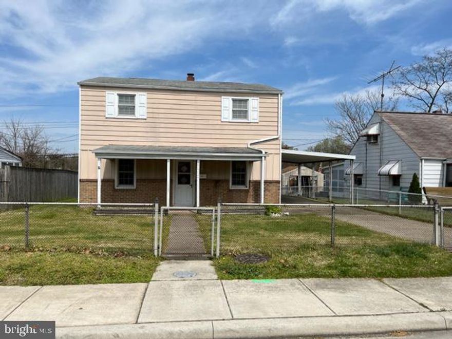 This Waterfront Home is located on Bullneck Creek. Open floor plan on main level . Gas fireplace on main level. Laundry and full bath on main level. Spiral staircase leads to upper level which has 3 nice size bedrooms. Huge fenced yard.  Long driveway with attached carport.  Close to Merritt Park, schools and shopping. Agents see Agent remarks and documents