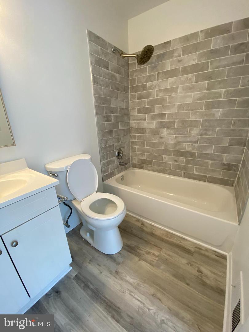 ADMIRALS WALK - Residential Lease