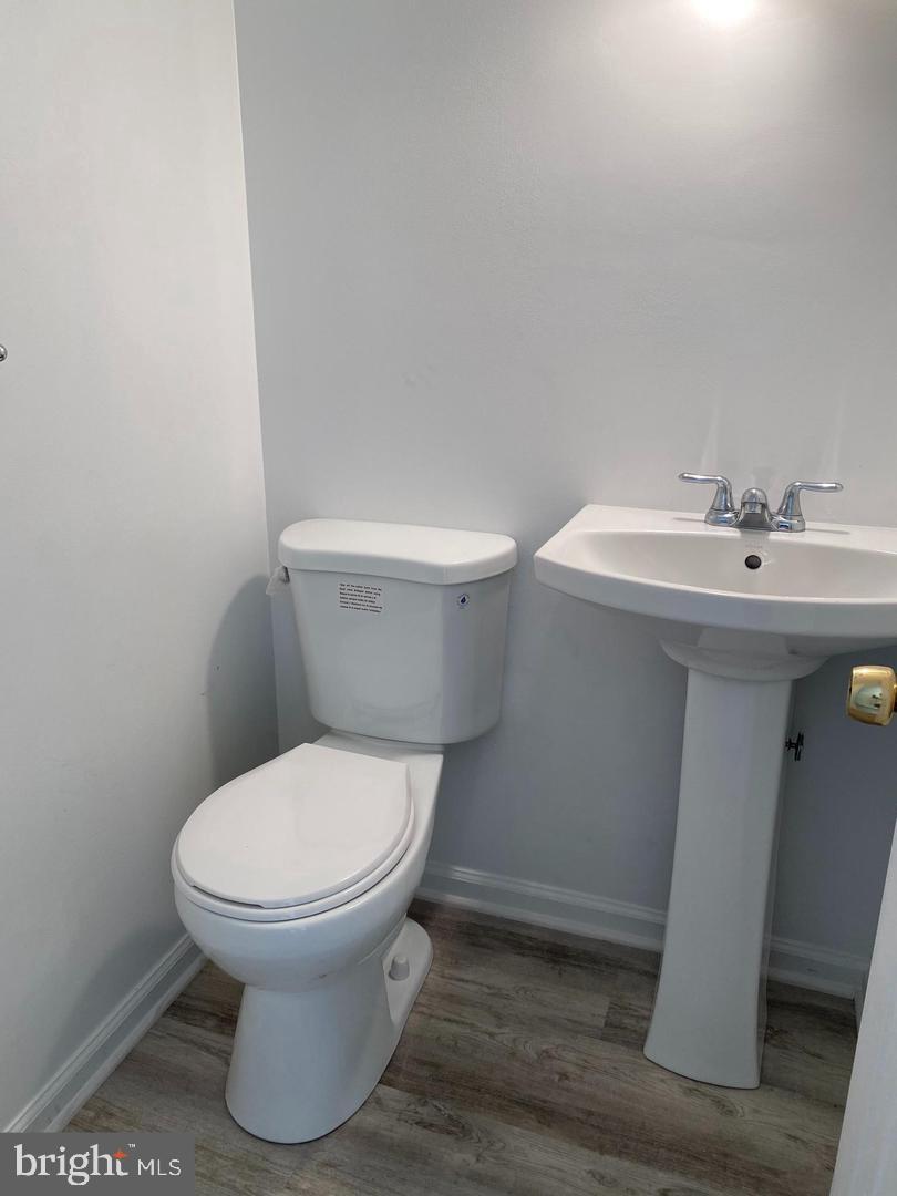 ADMIRALS WALK - Residential Lease