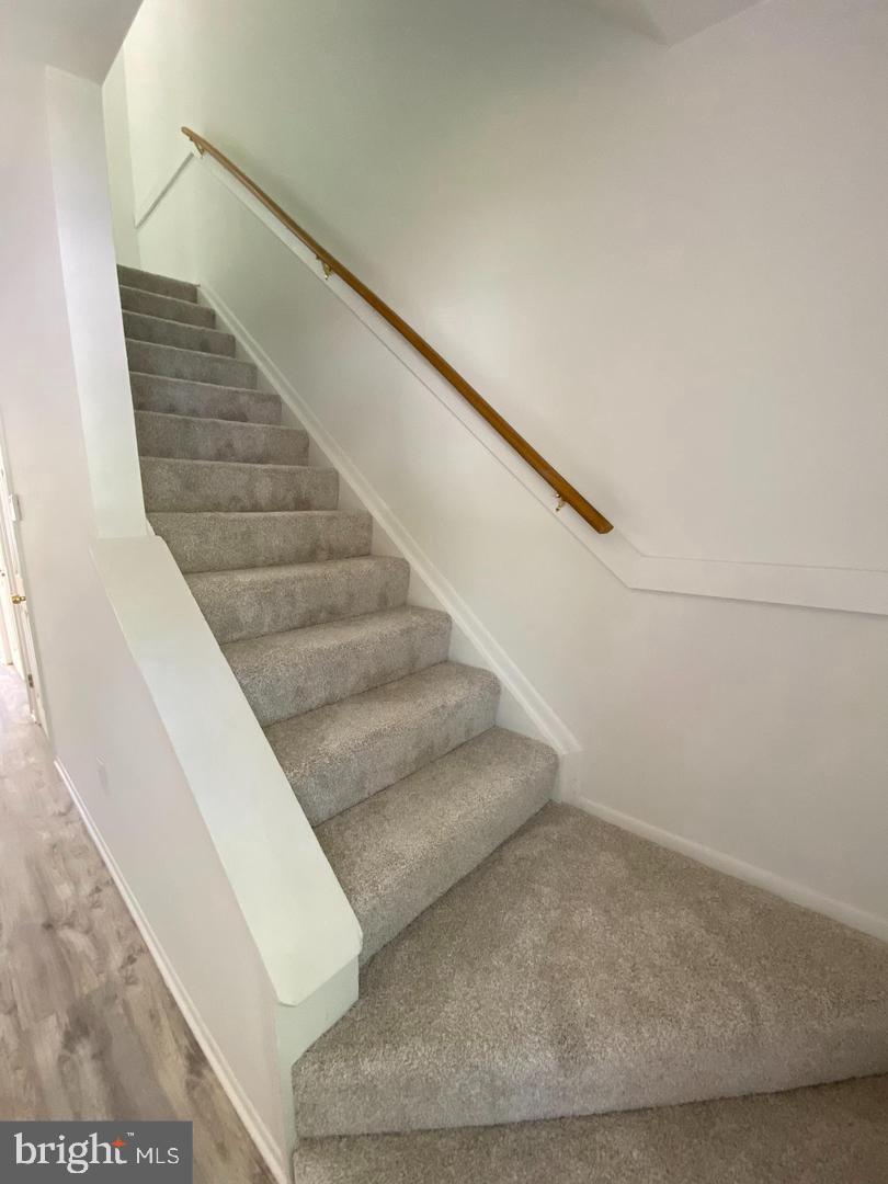 ADMIRALS WALK - Residential Lease