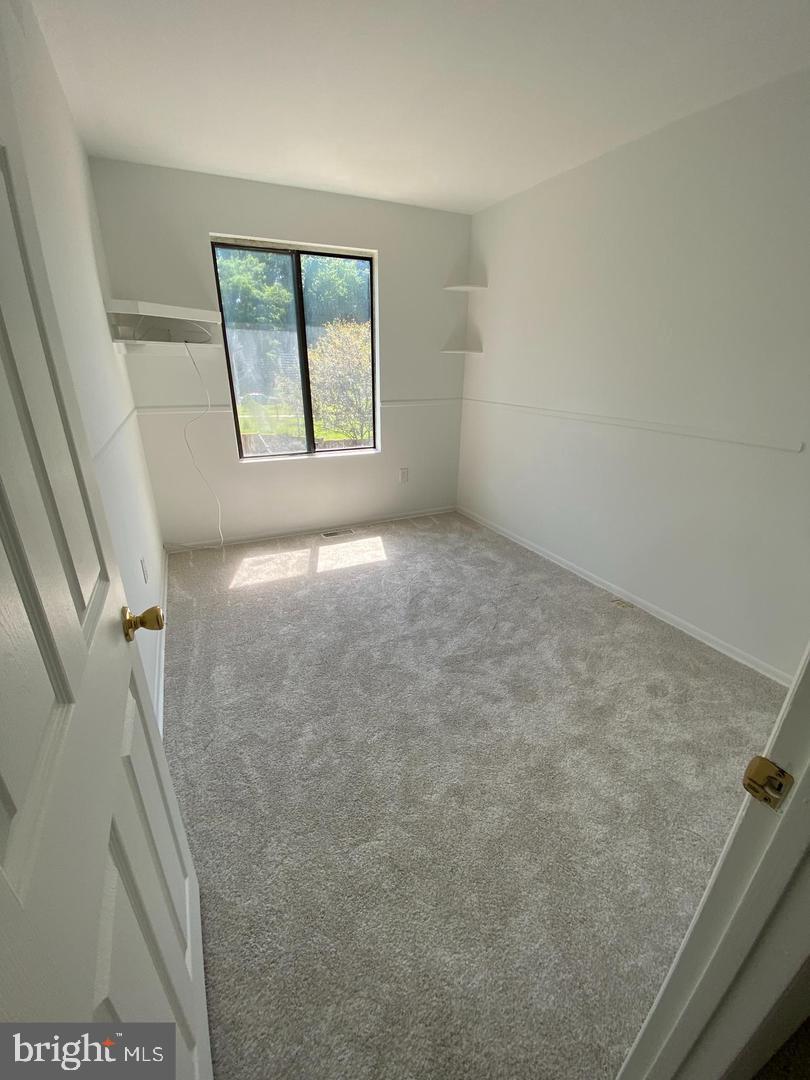ADMIRALS WALK - Residential Lease
