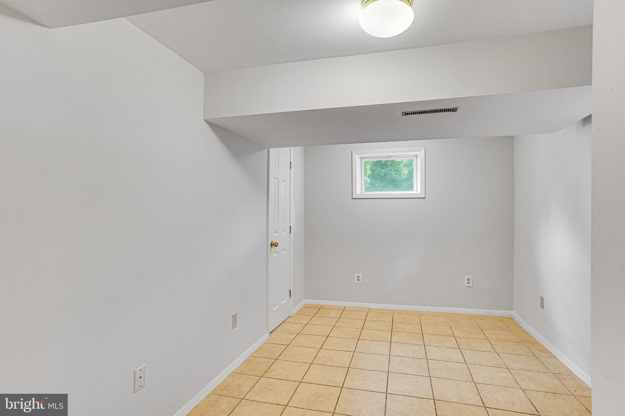 DALECREST - Residential Lease