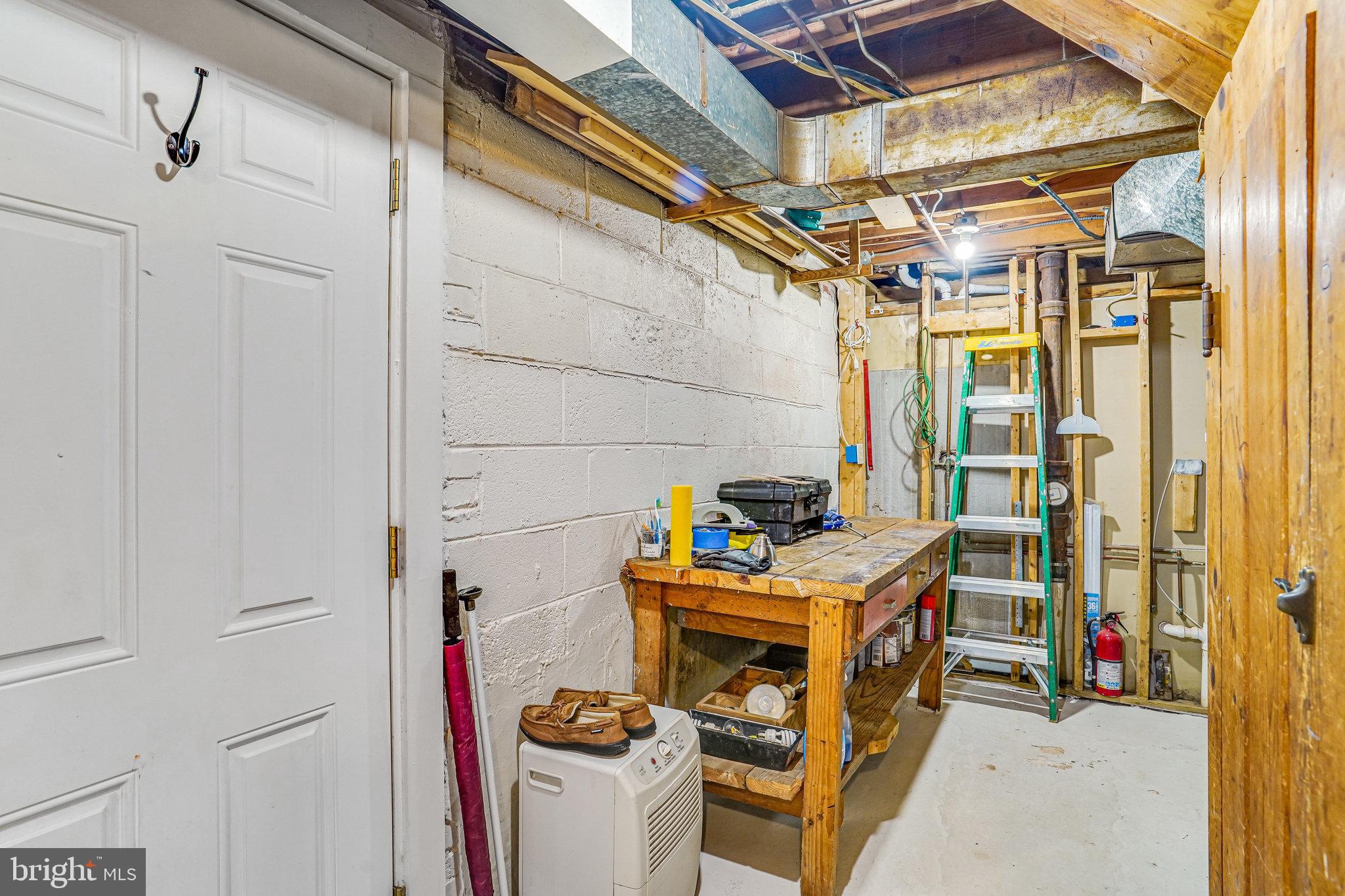 DALECREST - Residential Lease