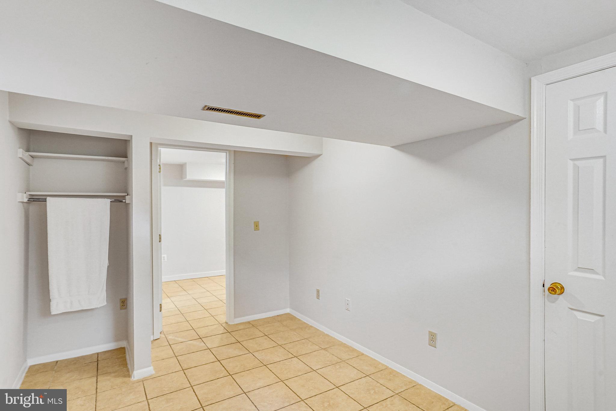 DALECREST - Residential Lease