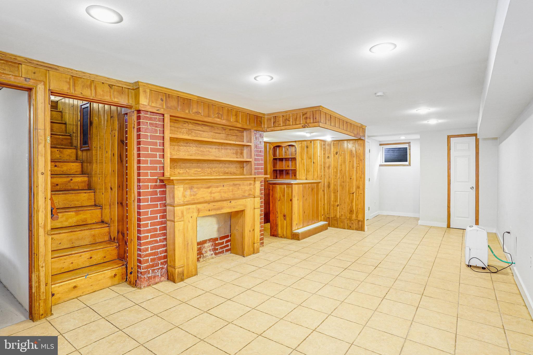 DALECREST - Residential Lease