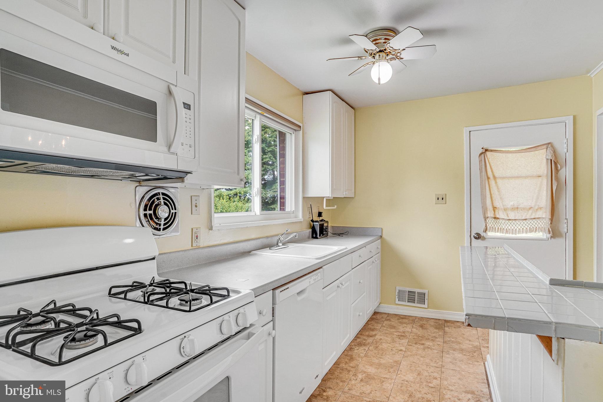 DALECREST - Residential Lease