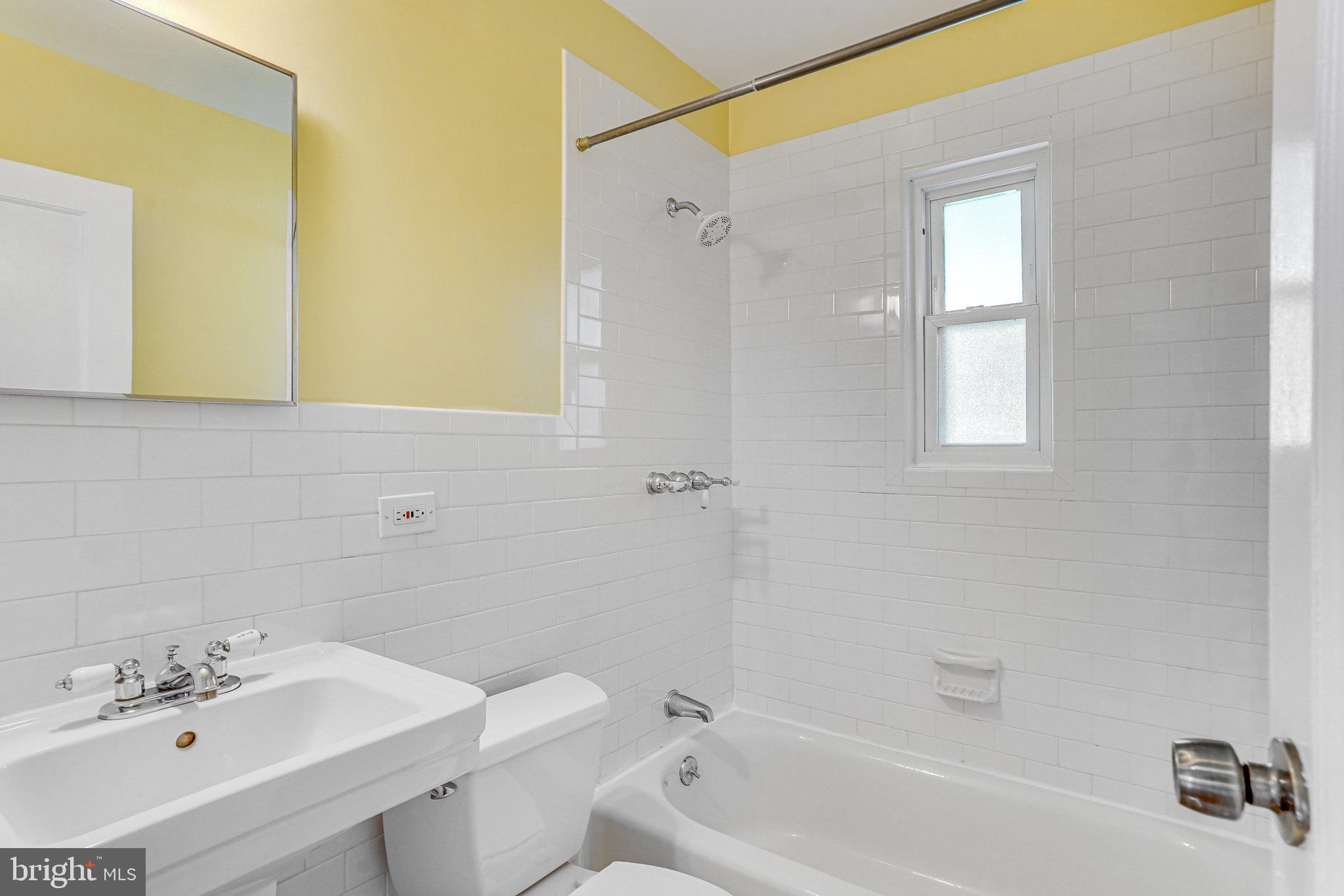 DALECREST - Residential Lease