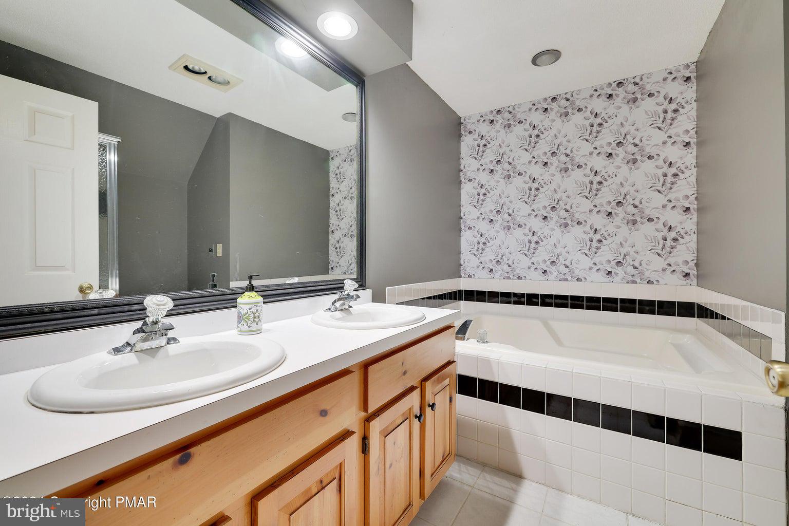 SNOW RIDGE VILLAGE - Residential