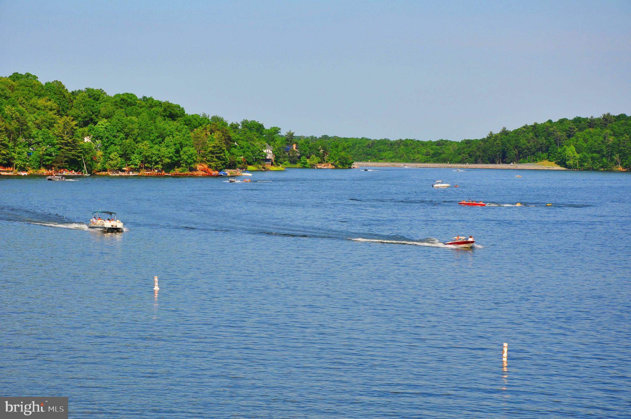 LAKE HOLIDAY ESTATES - Land