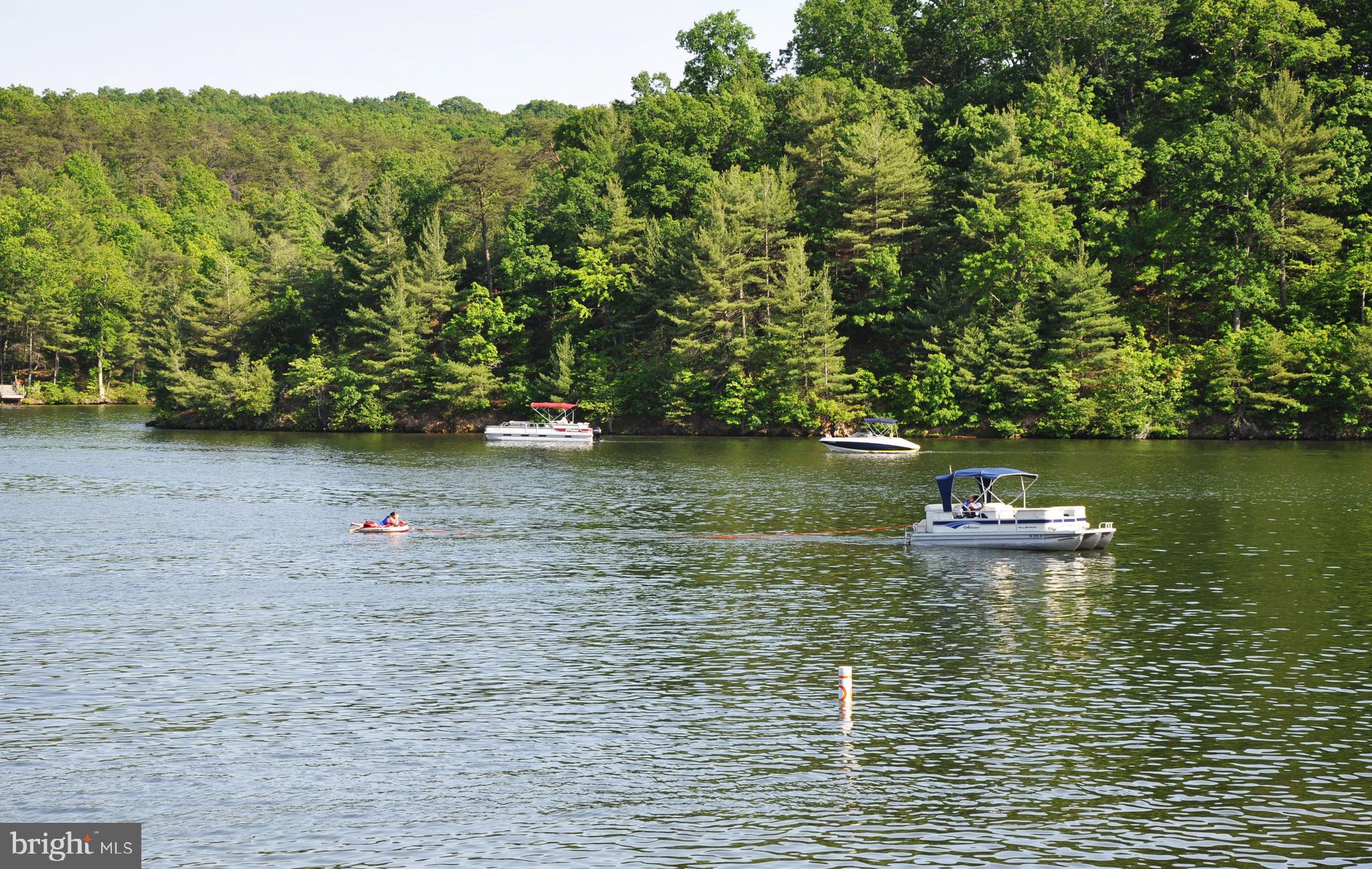 LAKE HOLIDAY ESTATES - Land