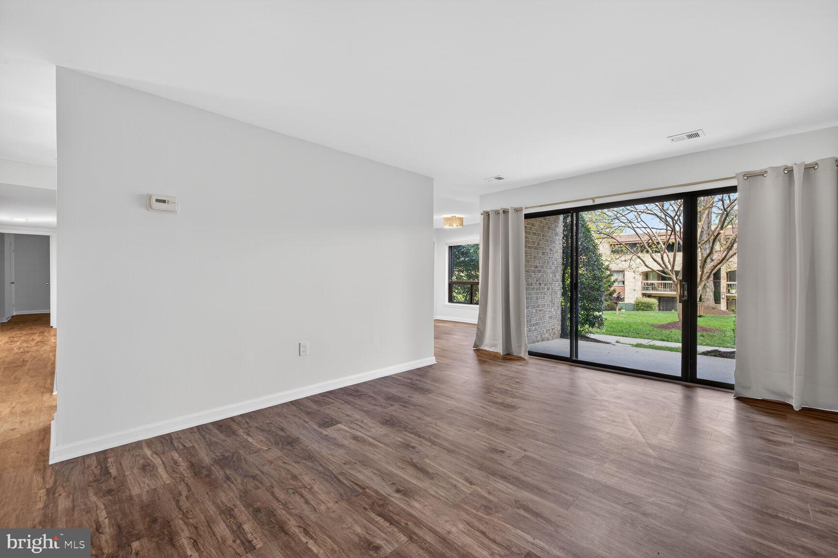 HYDE PARK - Residential