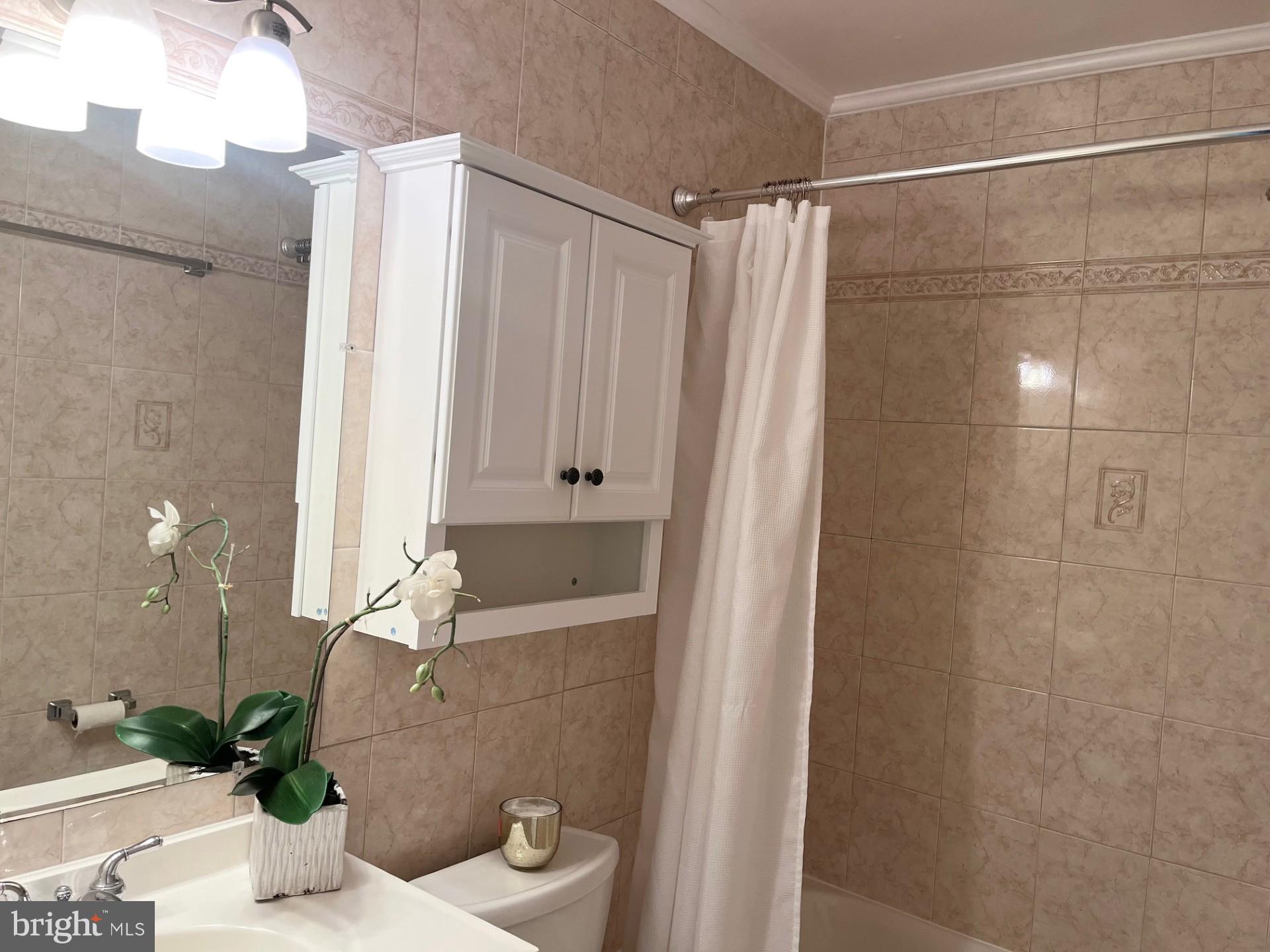 THE MEADOWS - Residential Lease