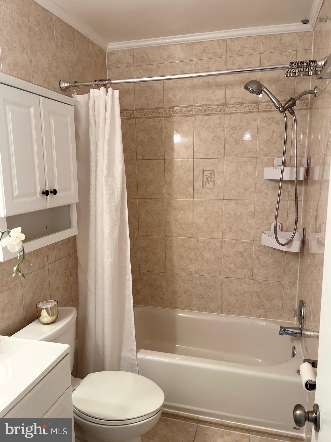 THE MEADOWS - Residential Lease