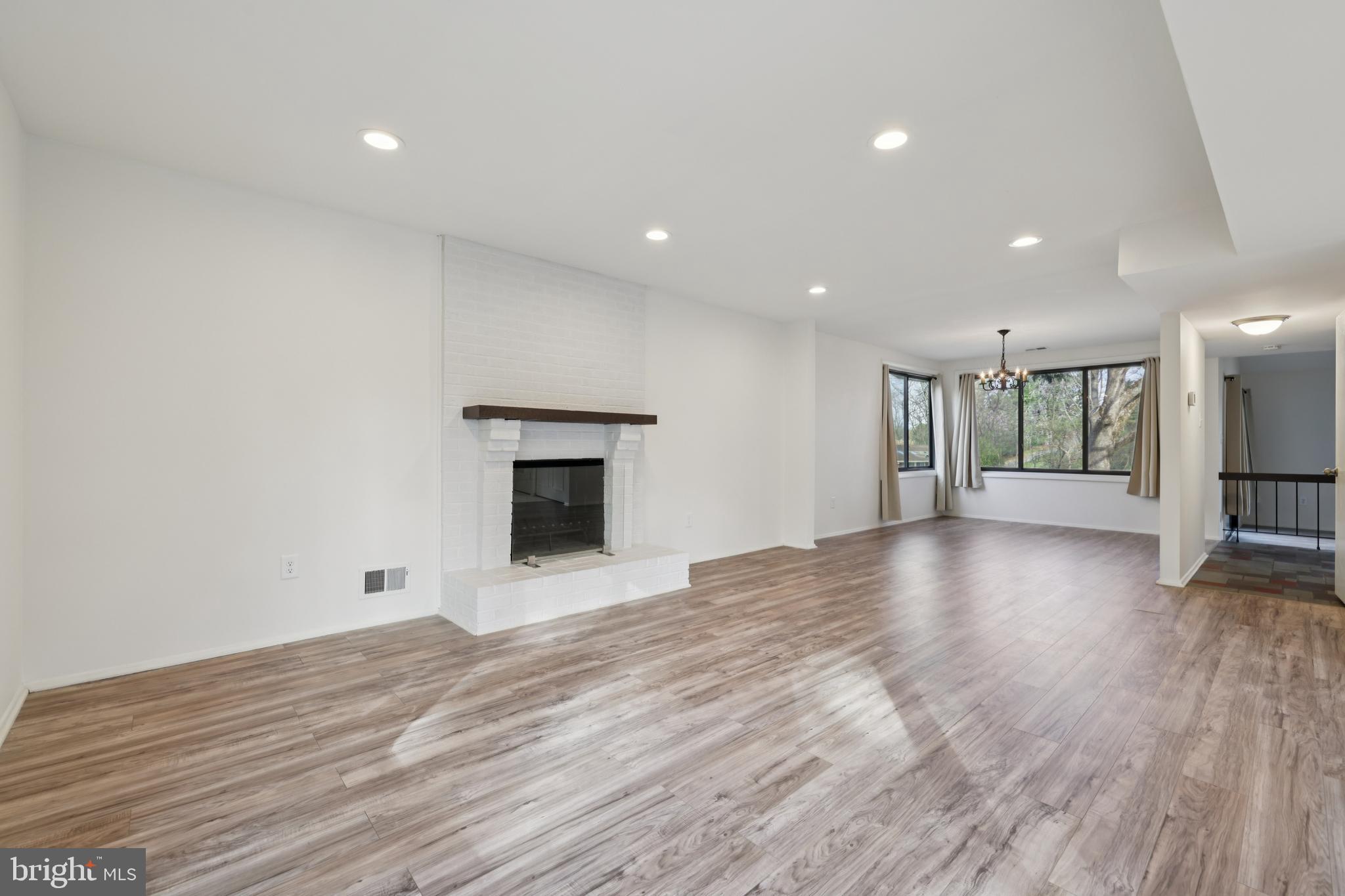 OAKLAND MILLS - Residential