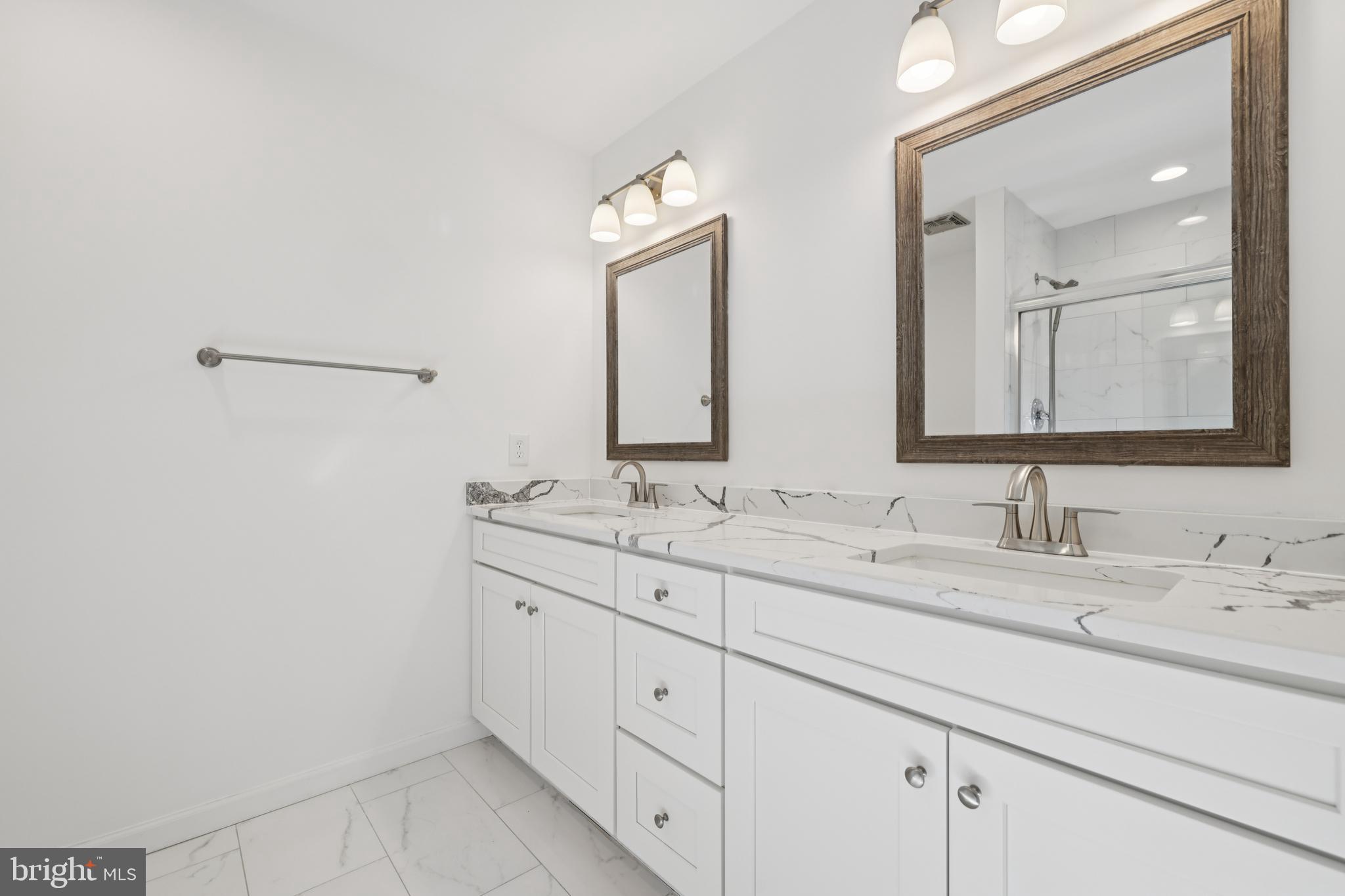 OAKLAND MILLS - Residential