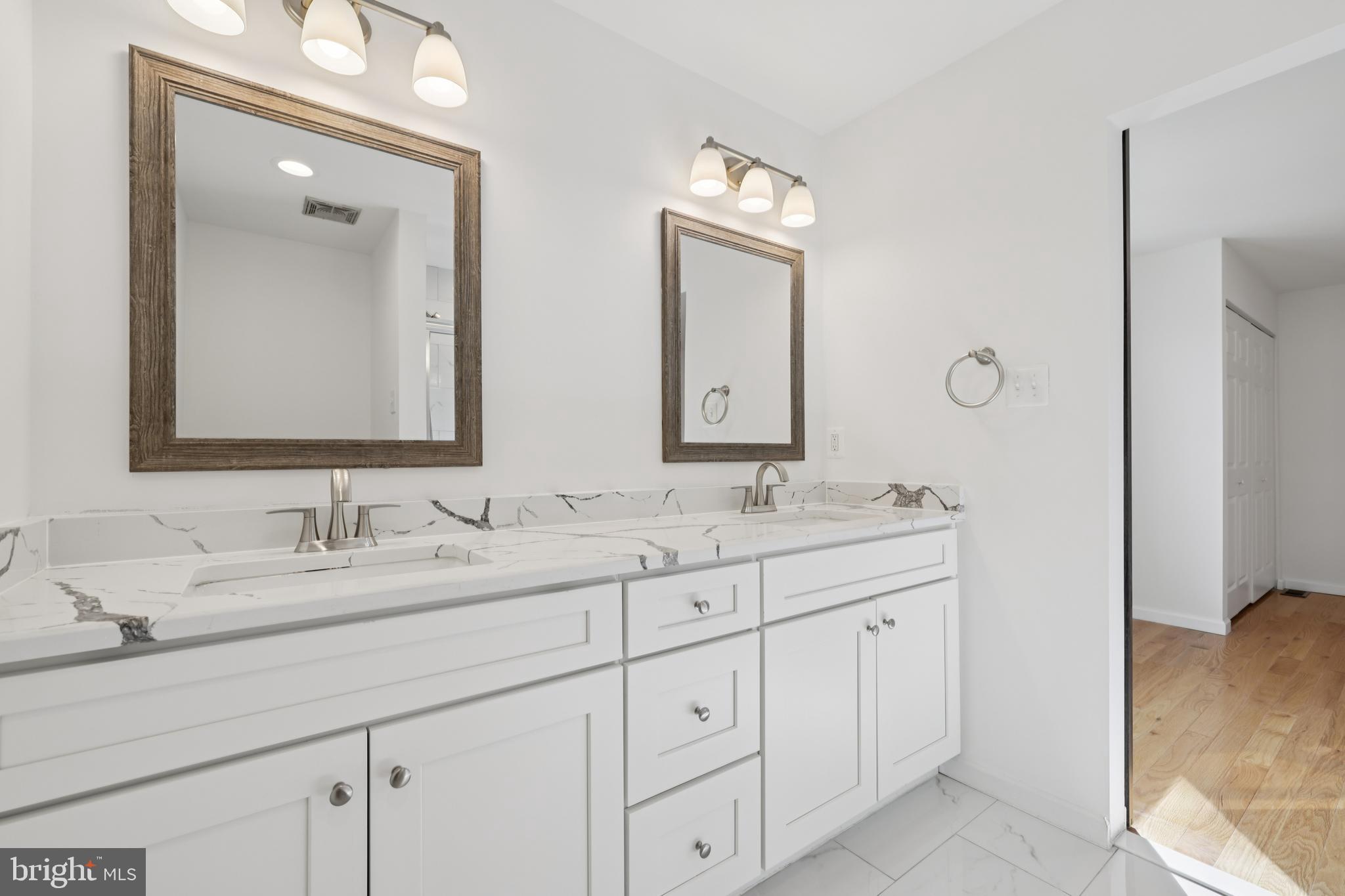 OAKLAND MILLS - Residential