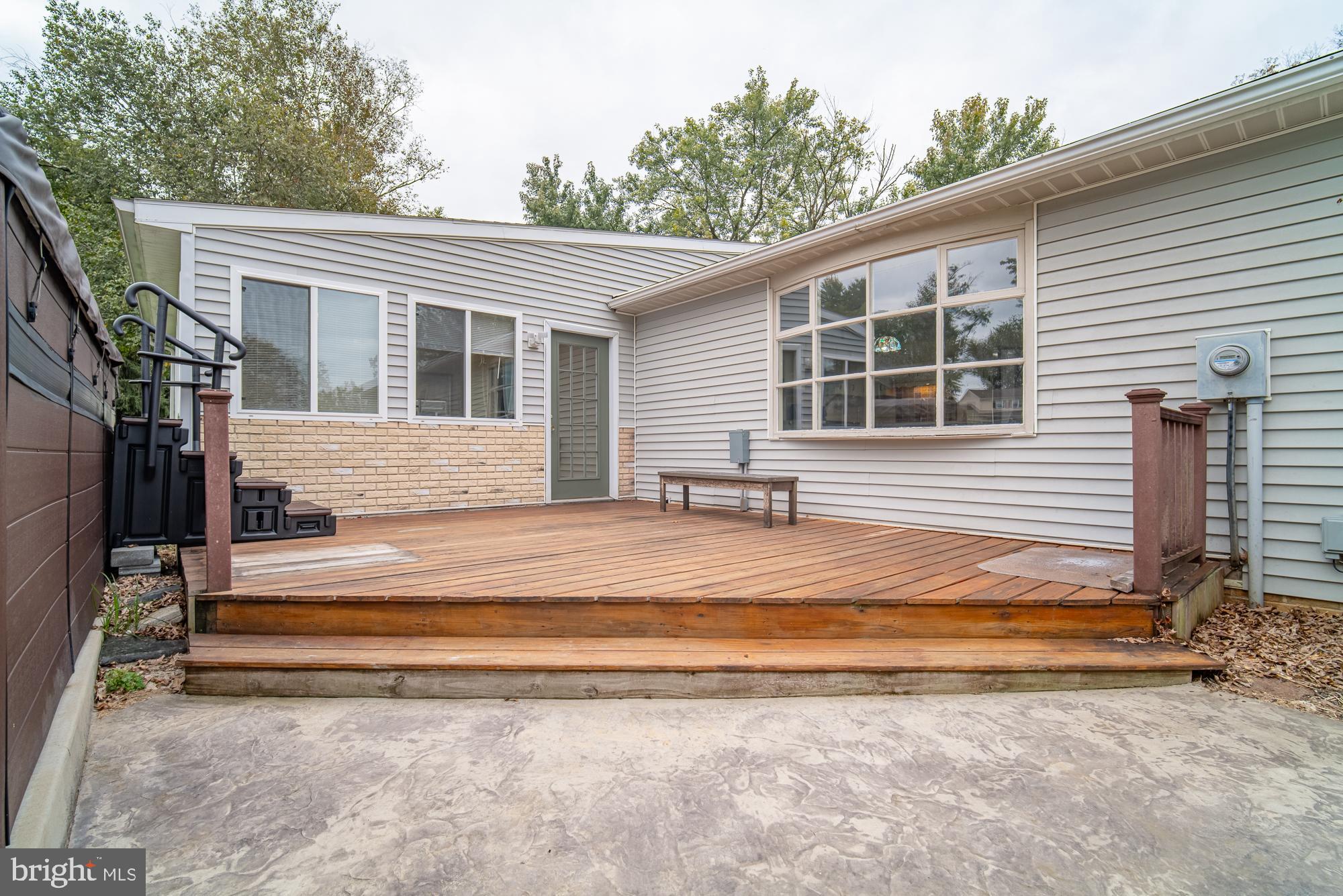 CRESTWOOD EAST - Residential