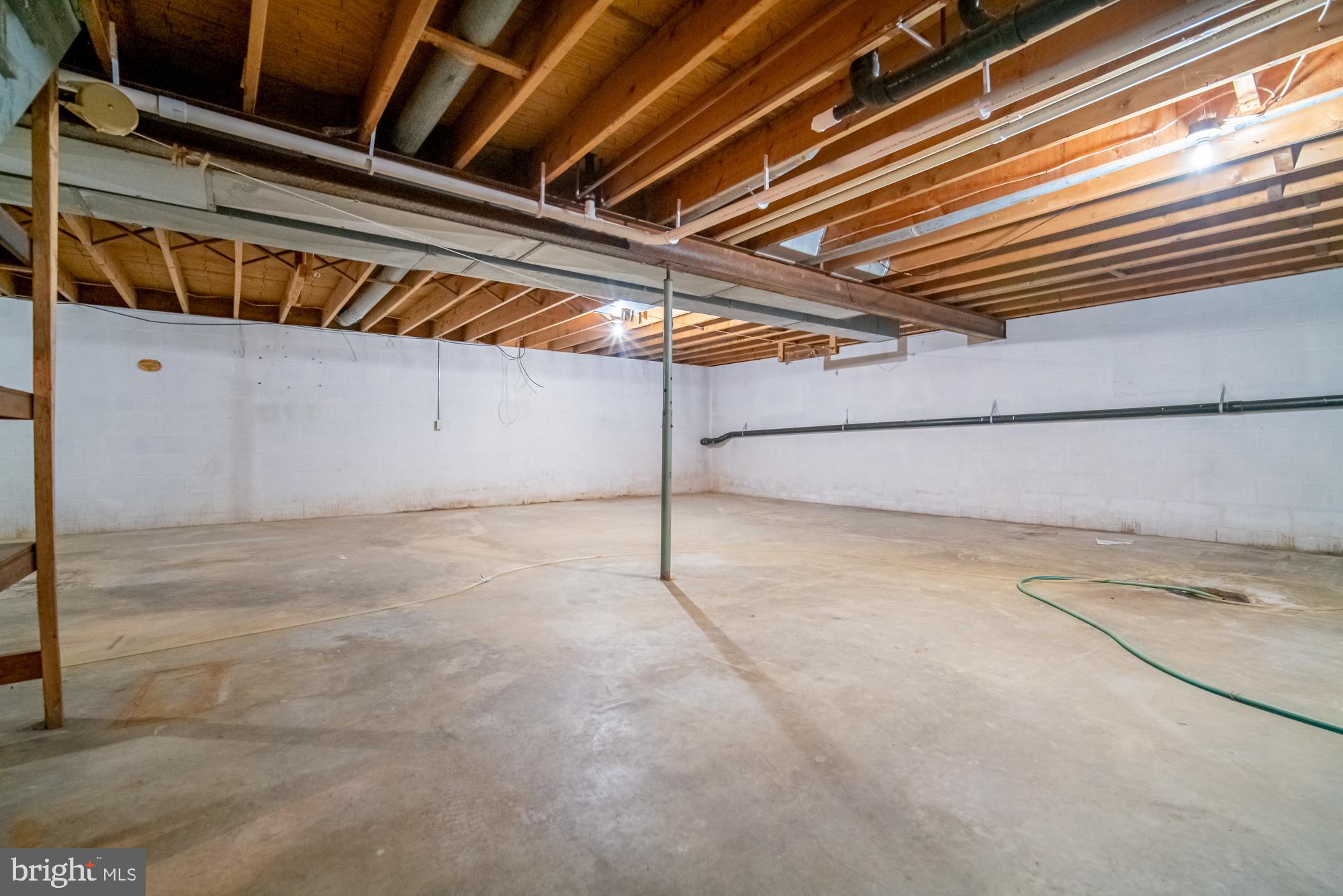 CRESTWOOD EAST - Residential