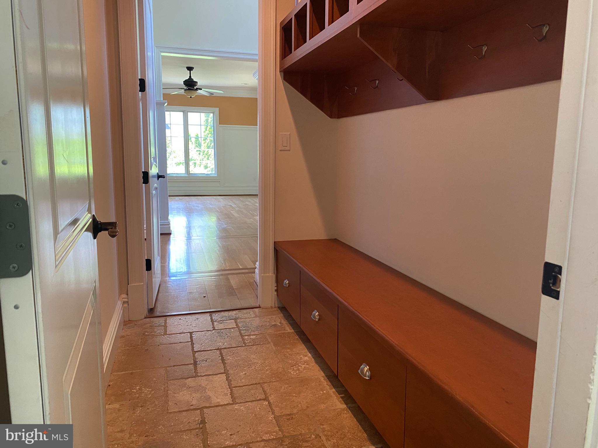 ENGLISH VILLAGE - Residential