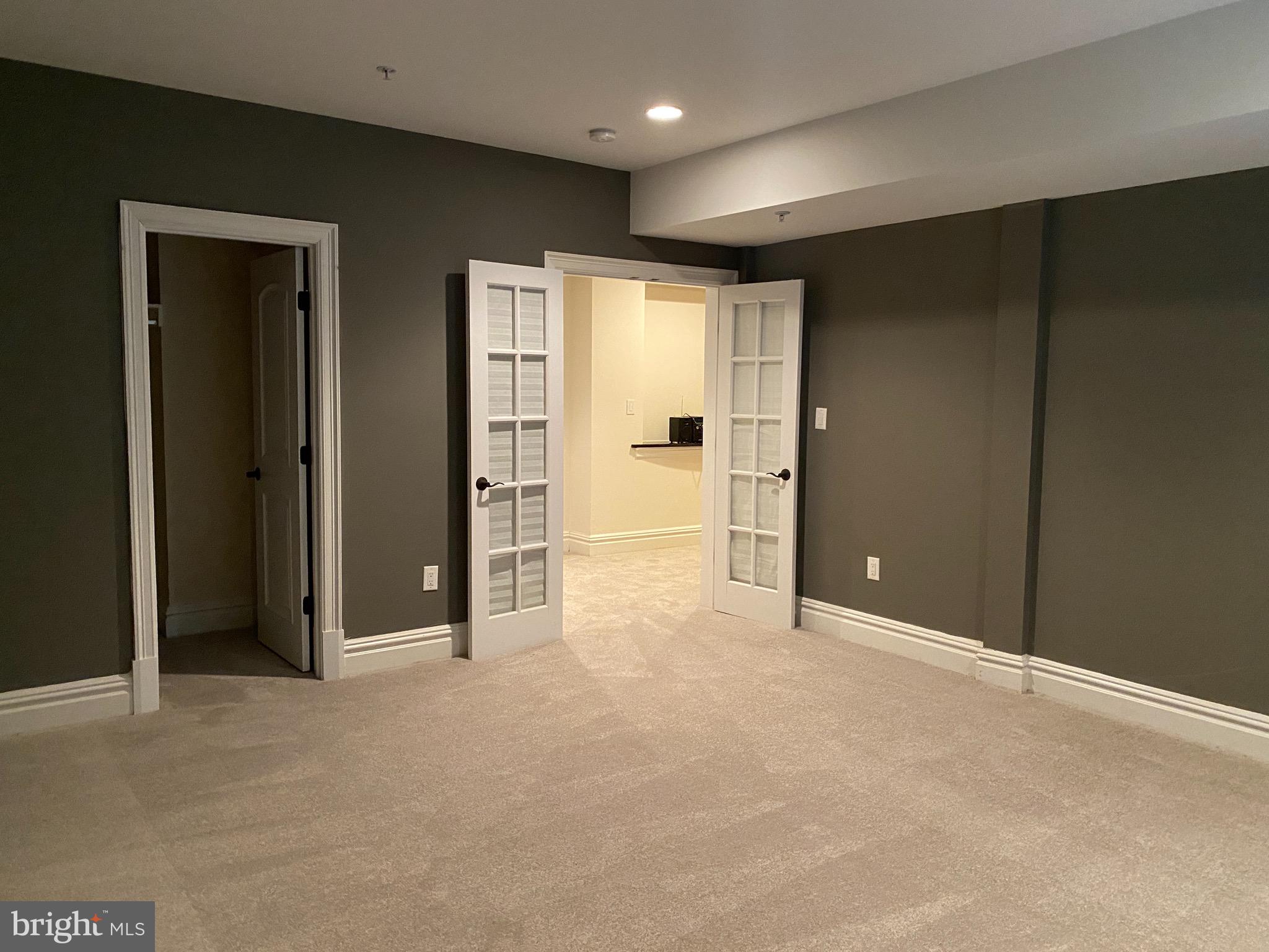 ENGLISH VILLAGE - Residential