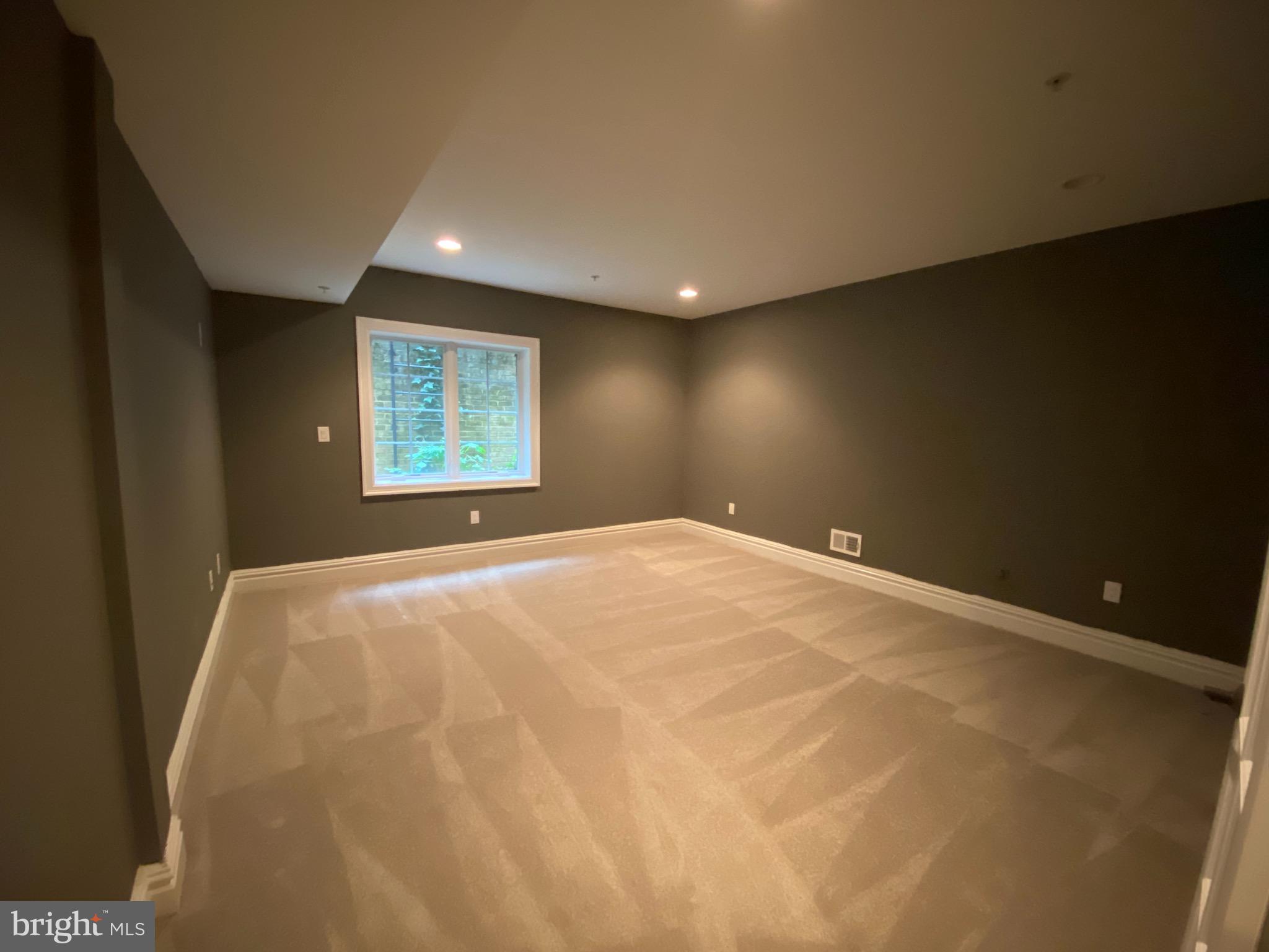 ENGLISH VILLAGE - Residential