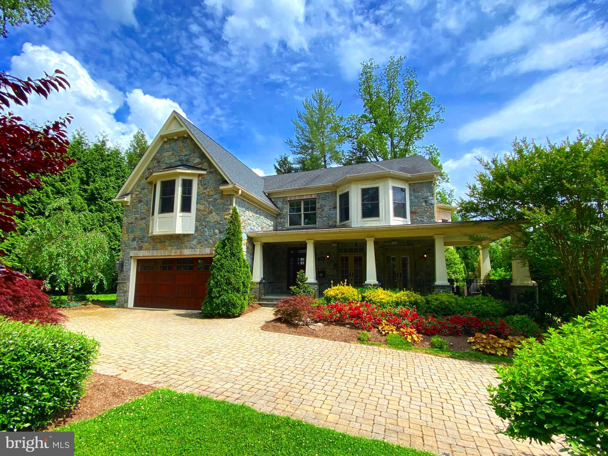 ENGLISH VILLAGE - Residential