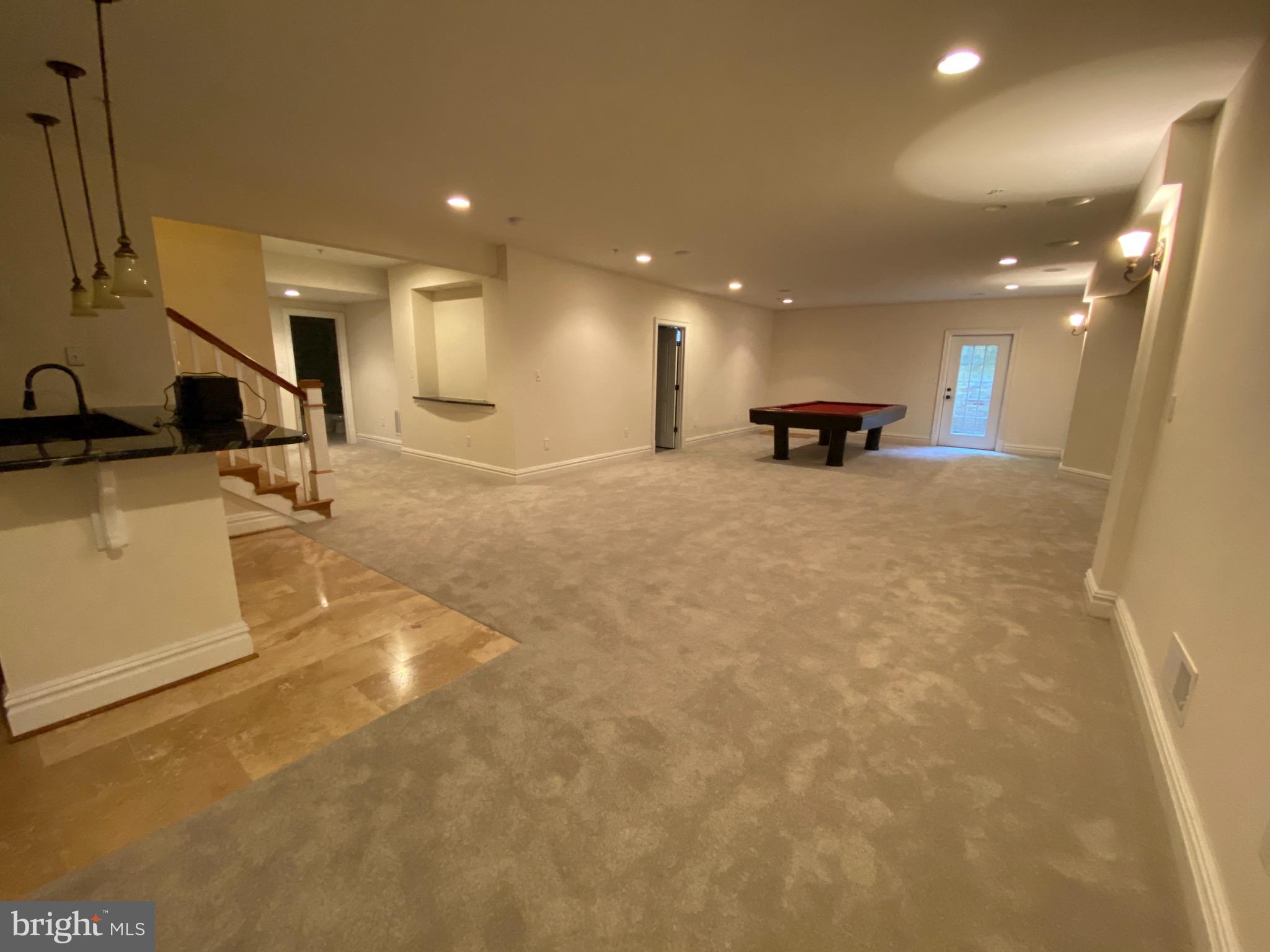 ENGLISH VILLAGE - Residential