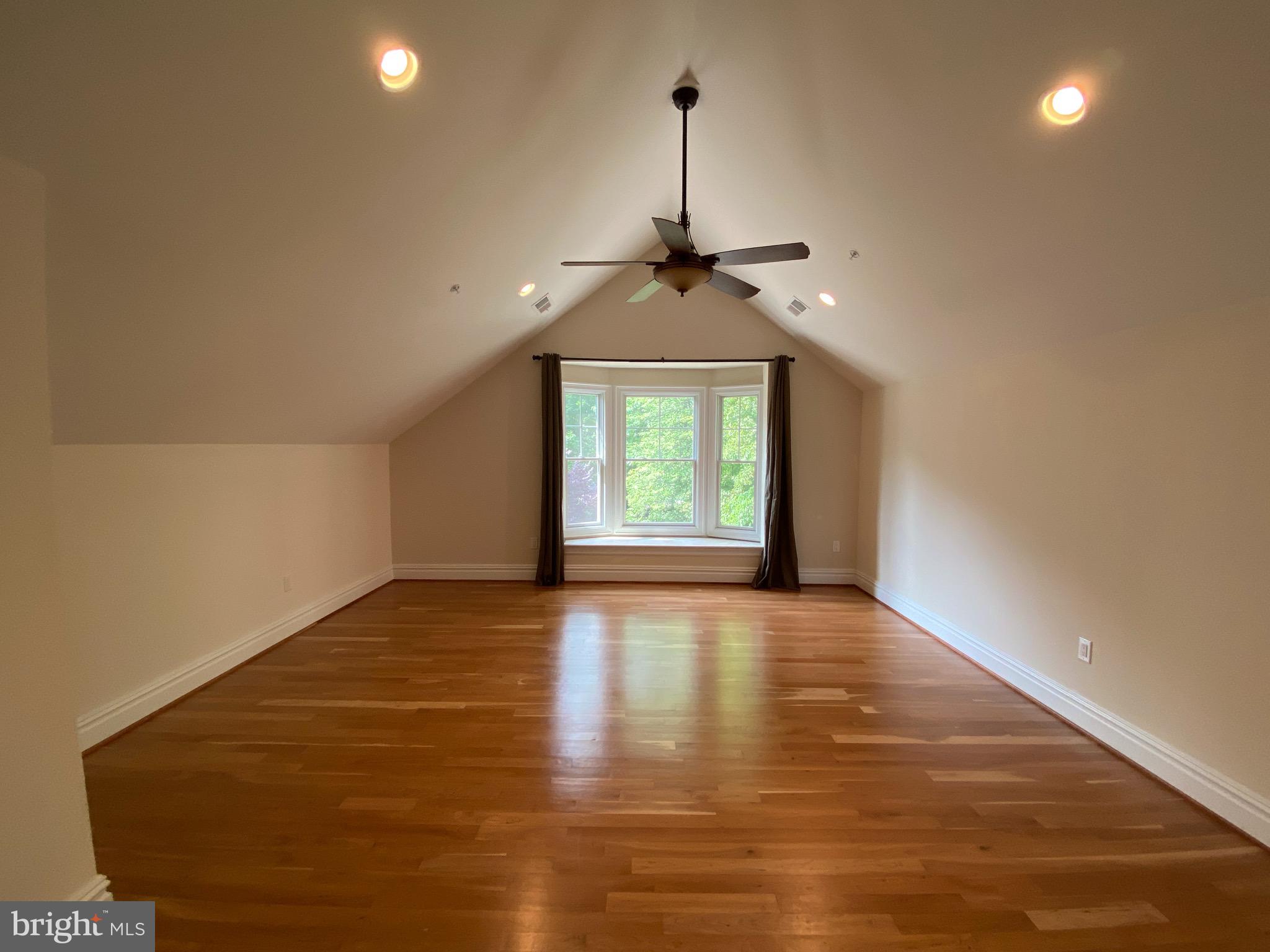 ENGLISH VILLAGE - Residential