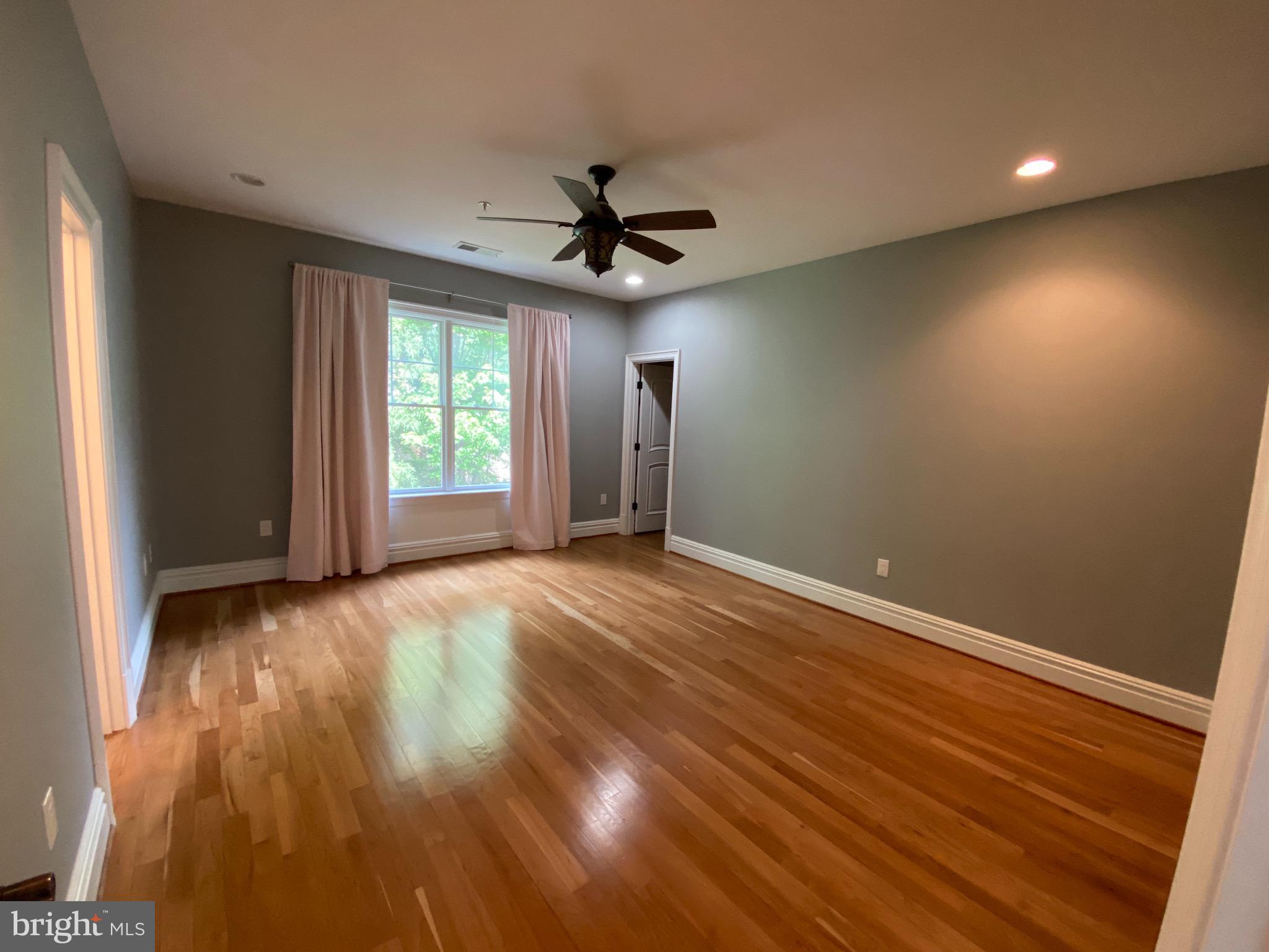 ENGLISH VILLAGE - Residential