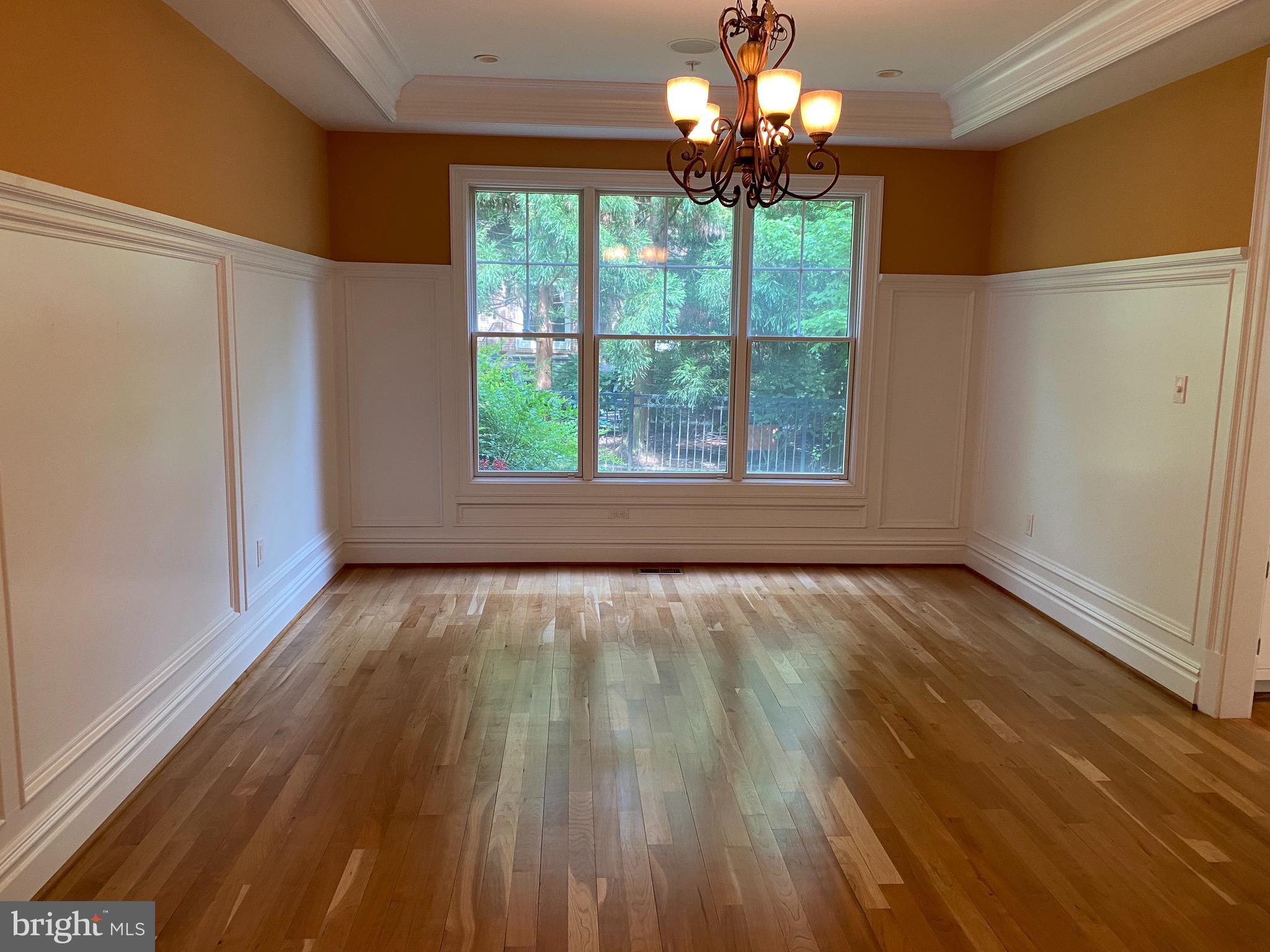 ENGLISH VILLAGE - Residential