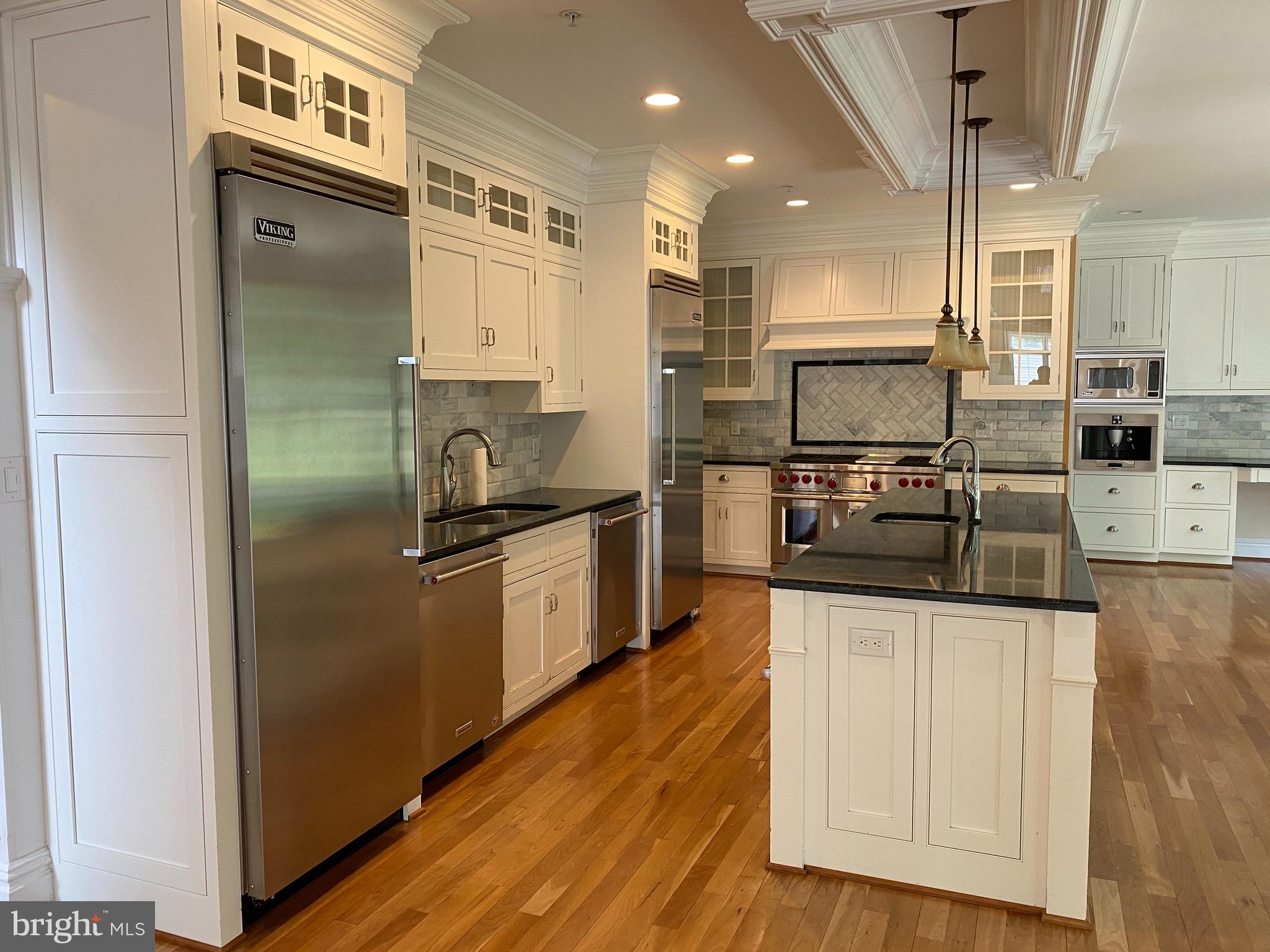 ENGLISH VILLAGE - Residential