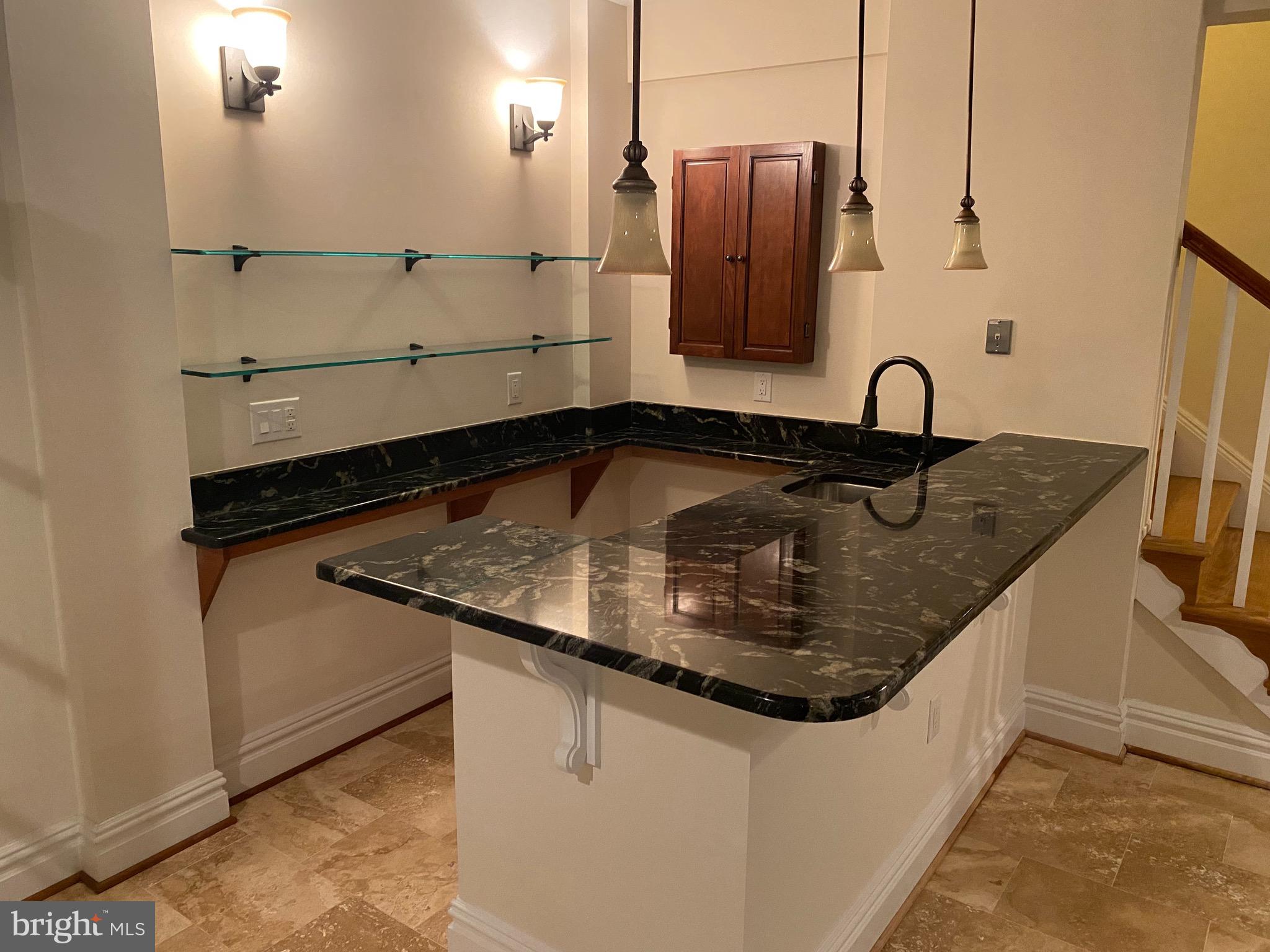 ENGLISH VILLAGE - Residential