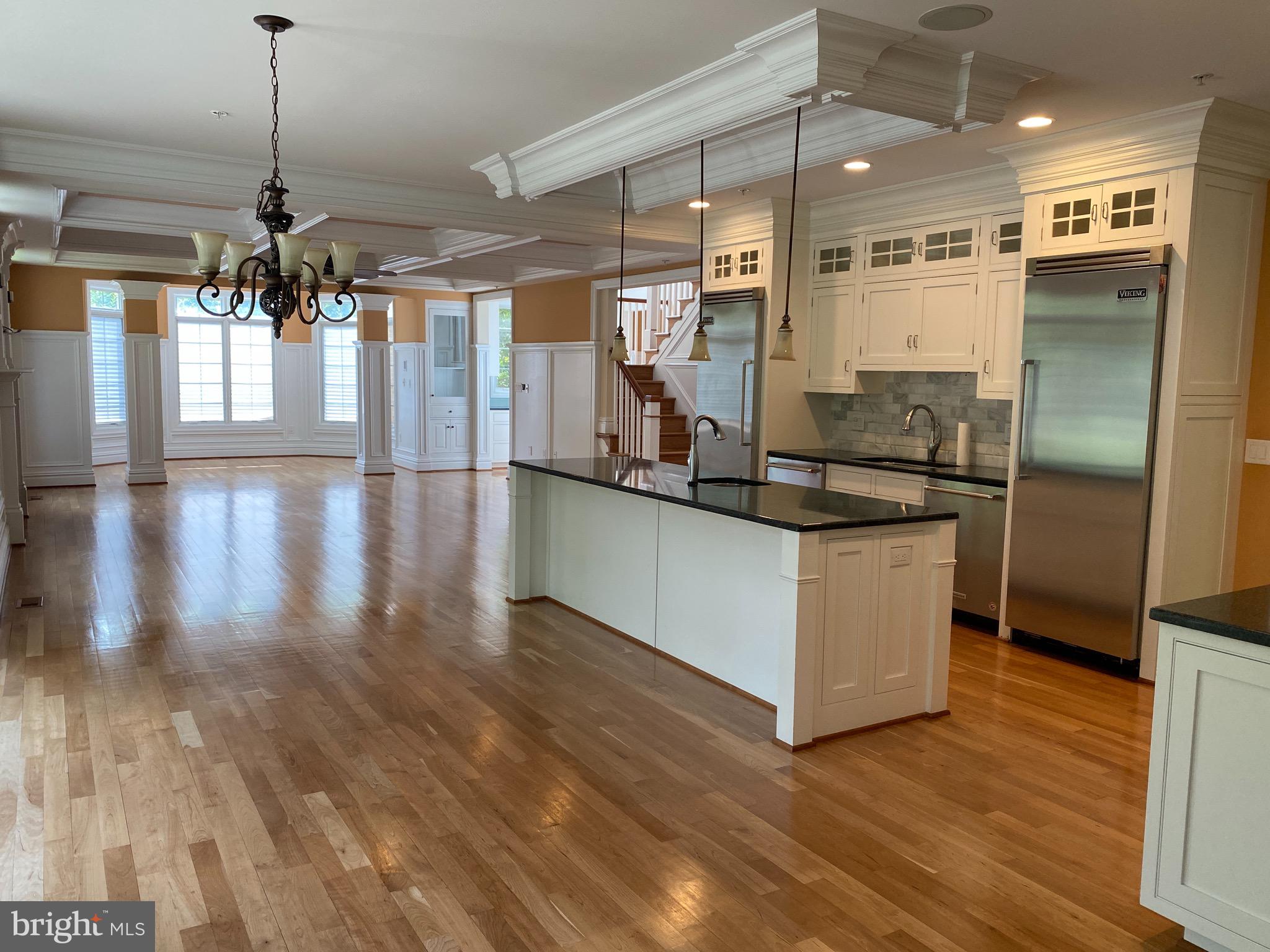 ENGLISH VILLAGE - Residential