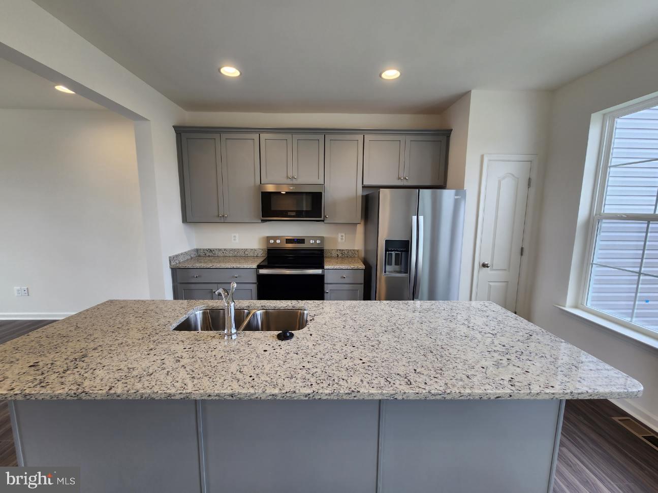 OVERLOOK AT RIVERSIDE TOWNHOMES - Residential