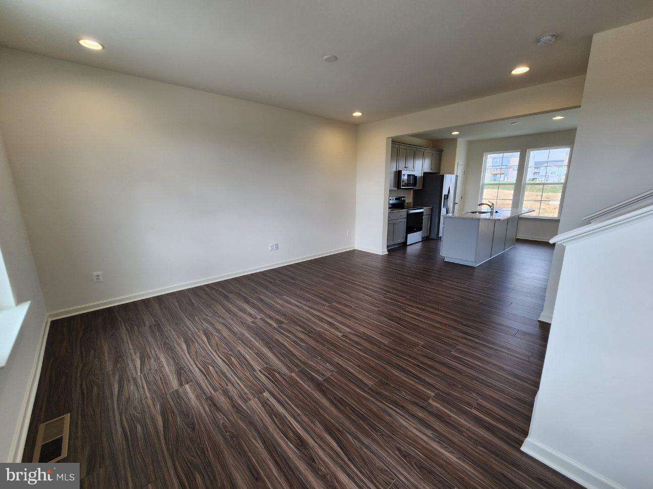 OVERLOOK AT RIVERSIDE TOWNHOMES - Residential