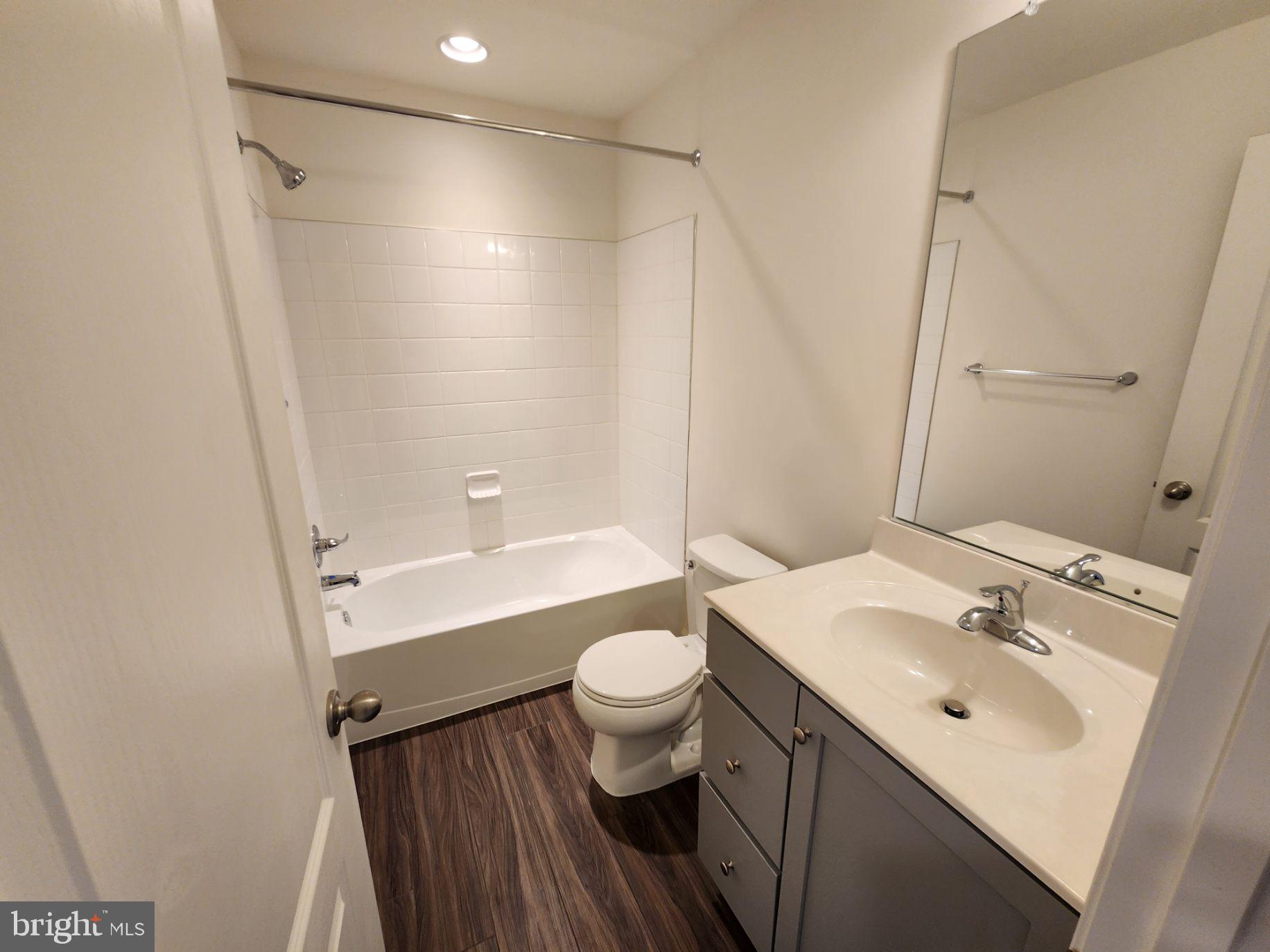 OVERLOOK AT RIVERSIDE TOWNHOMES - Residential