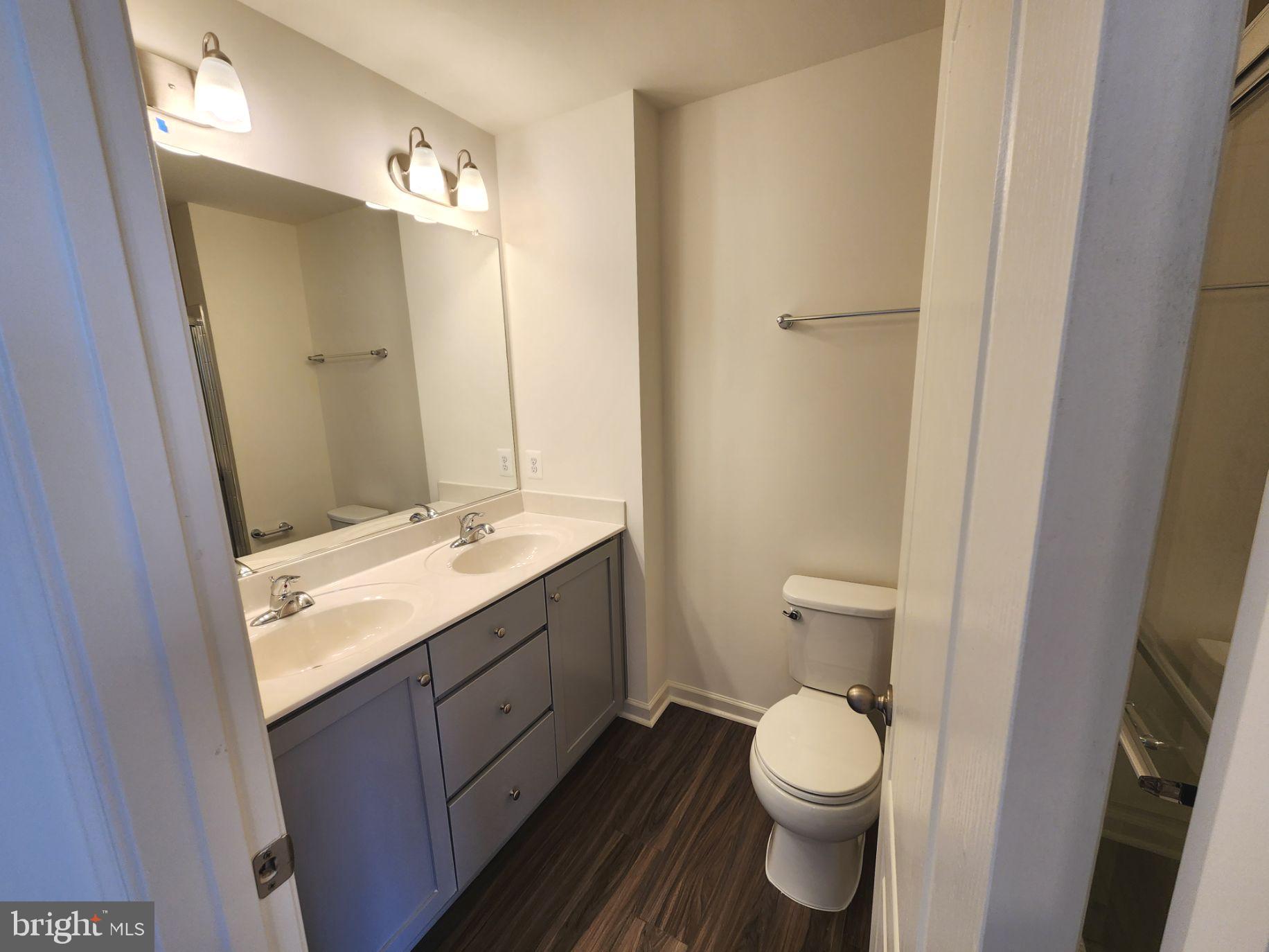 OVERLOOK AT RIVERSIDE TOWNHOMES - Residential