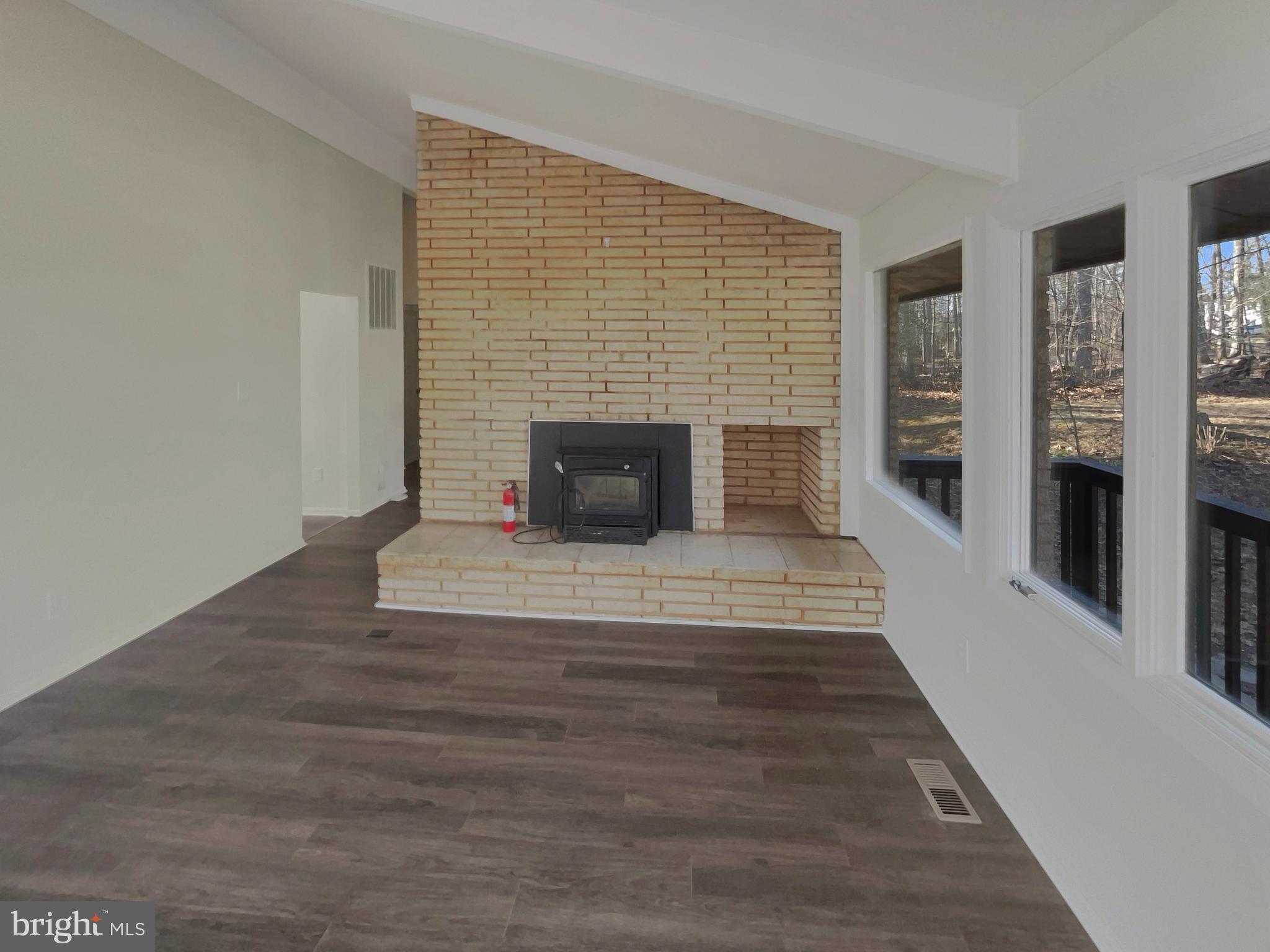 4007 SHADY HOLLOW LANE