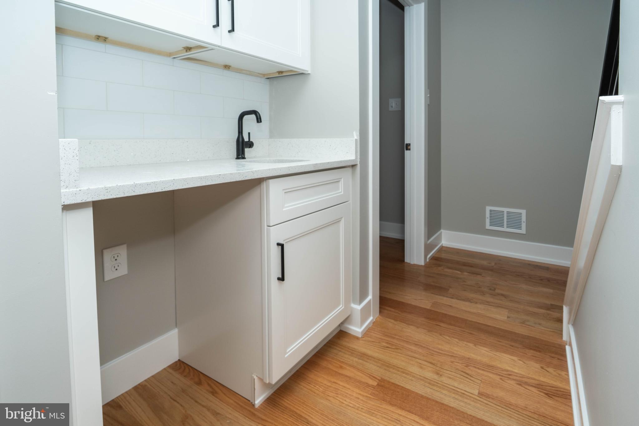 DICKINSON NARROWS - Residential Lease