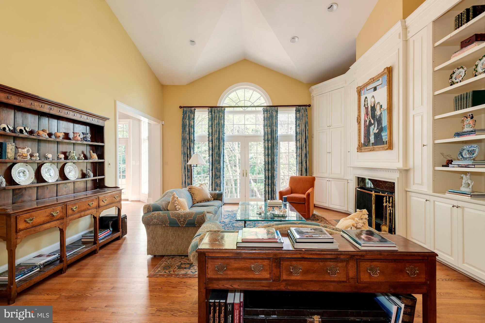 LANGLEY COURT - Residential