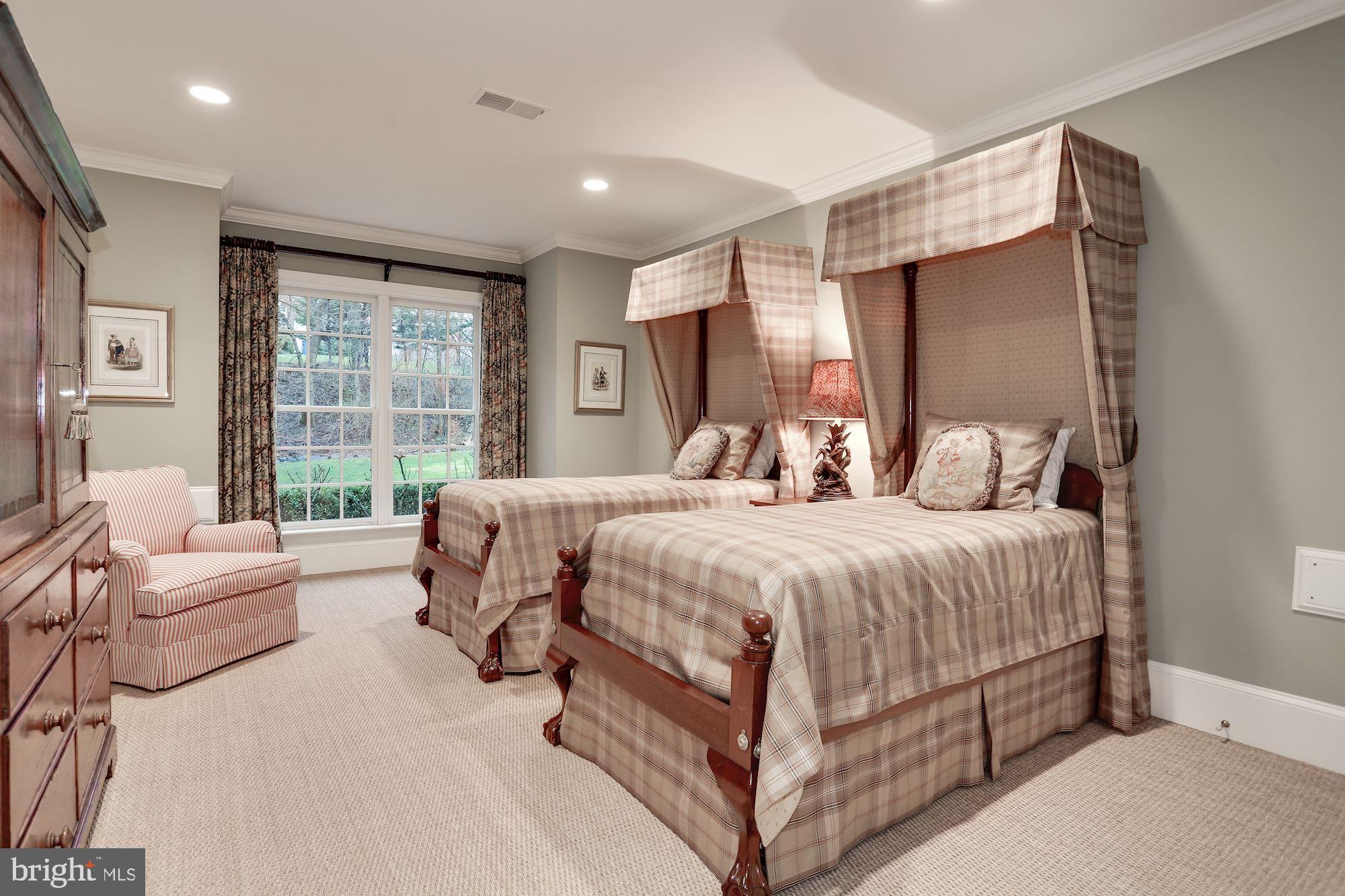 LANGLEY COURT - Residential