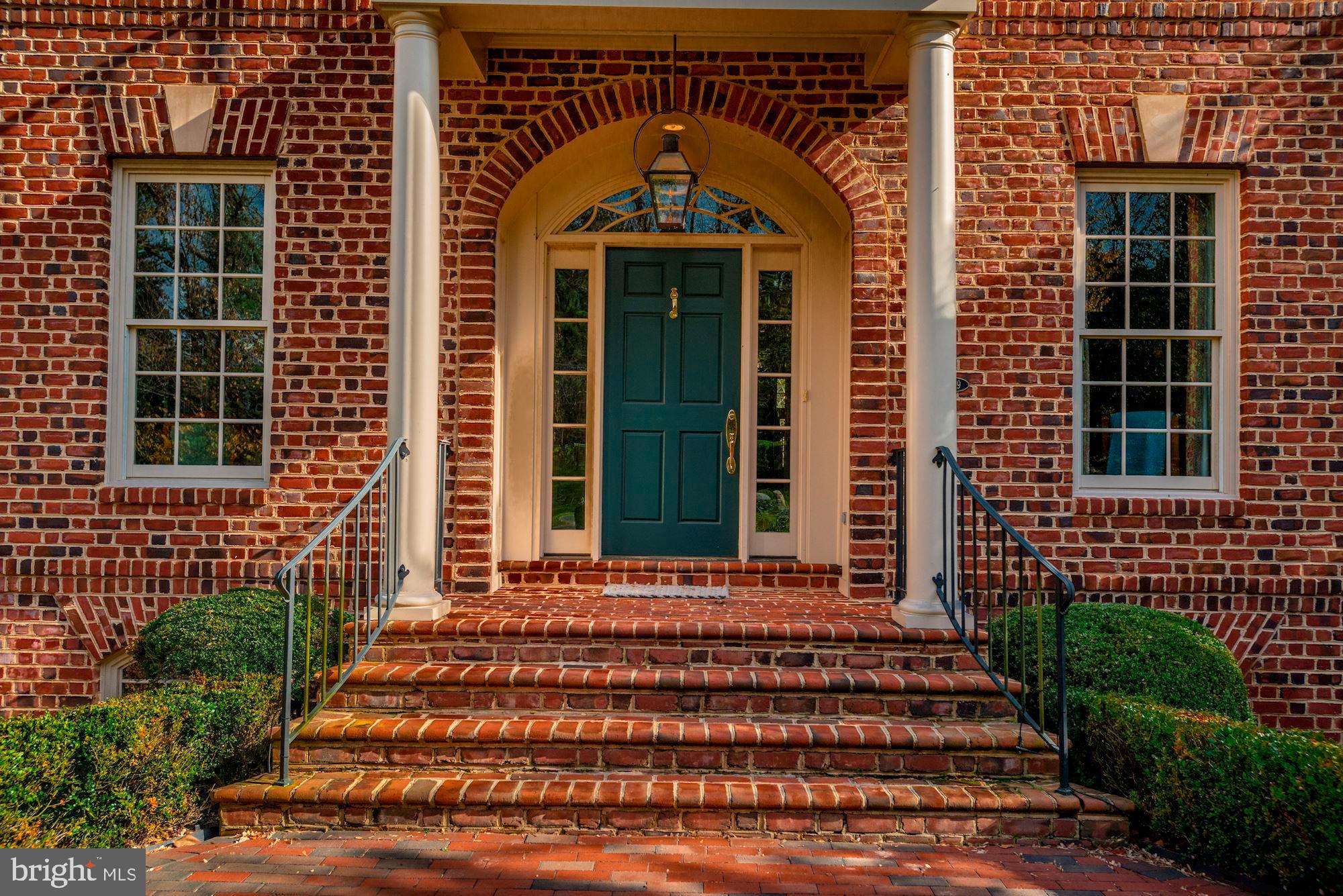 LANGLEY COURT - Residential
