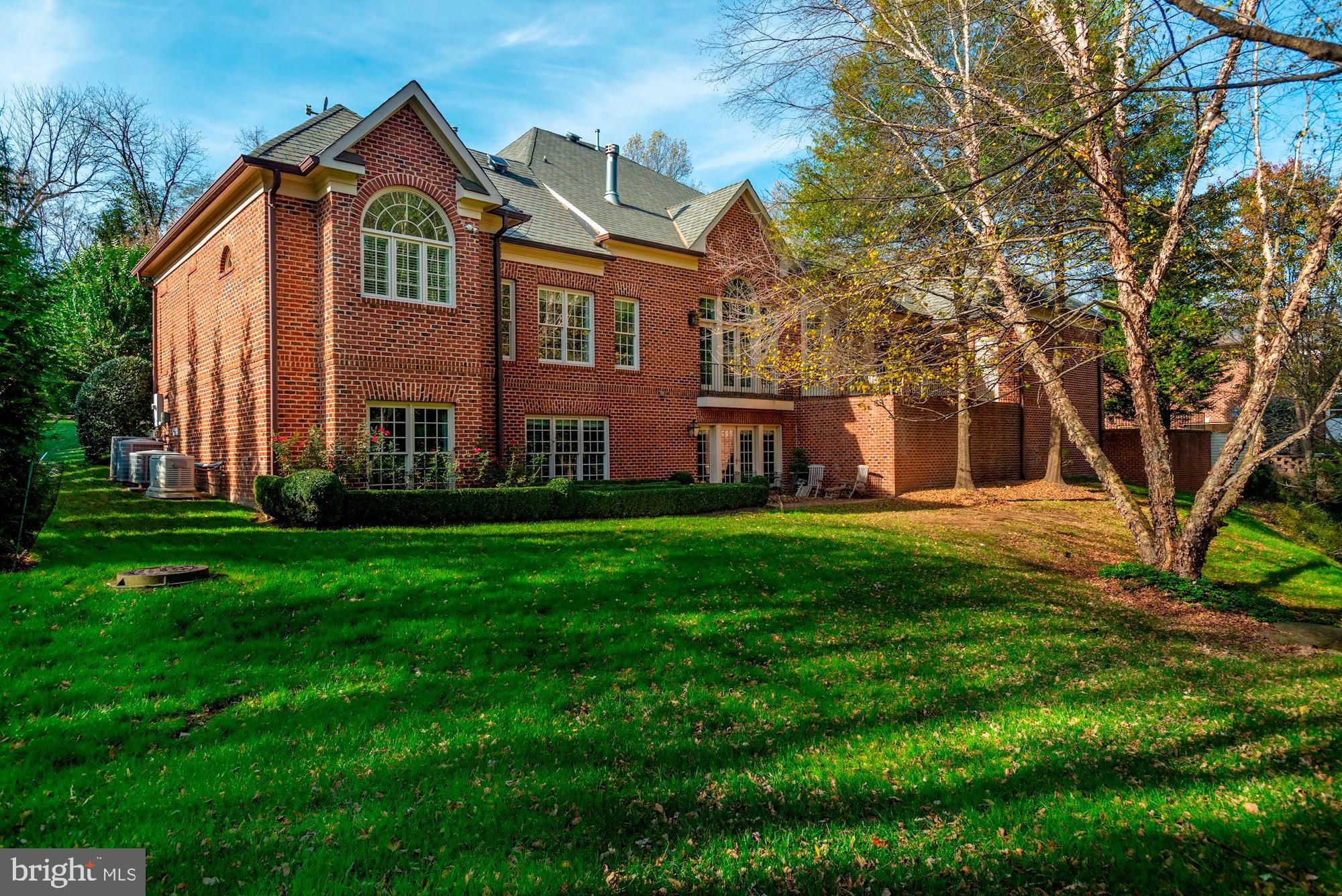 LANGLEY COURT - Residential