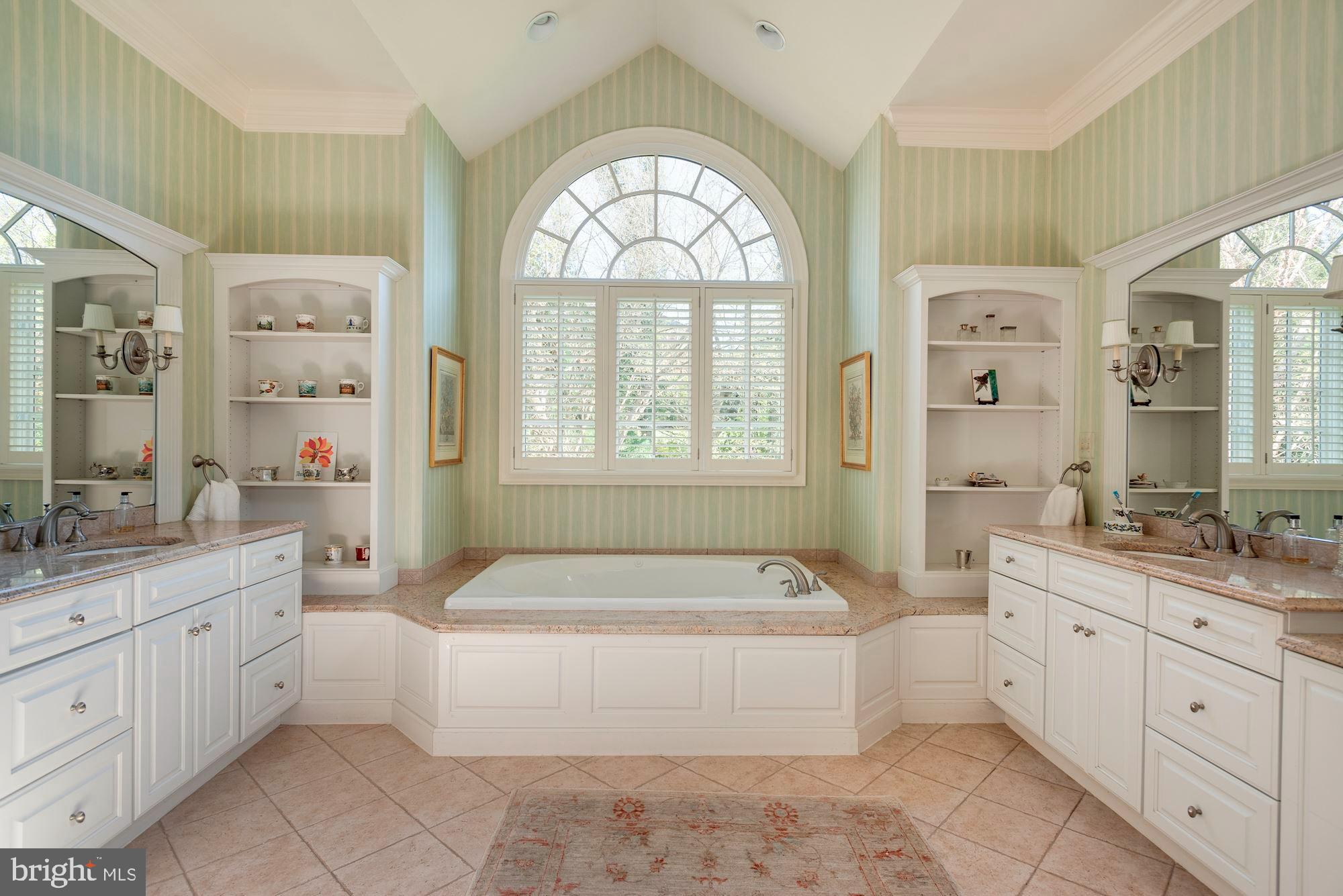 LANGLEY COURT - Residential