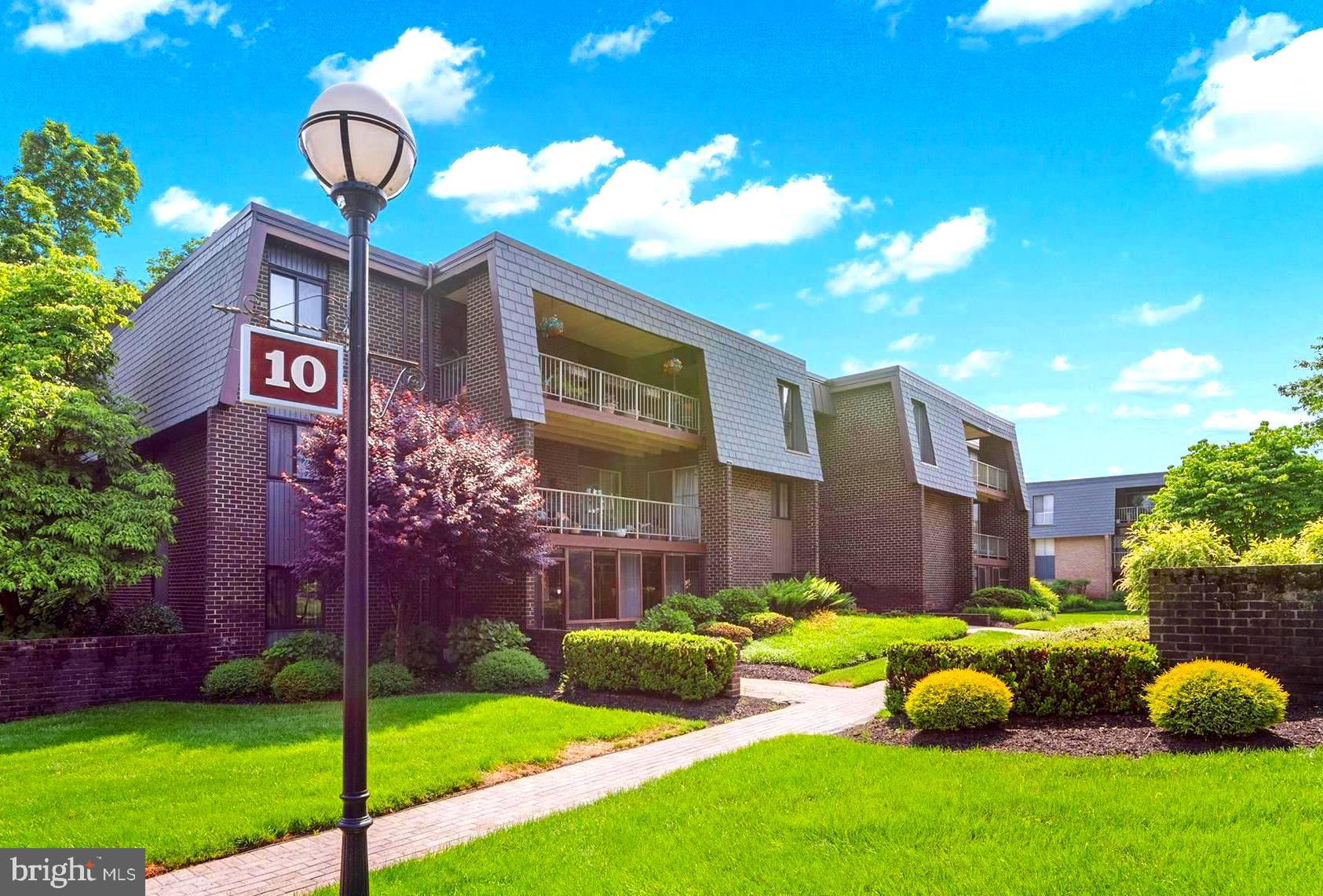 10 STONEHENGE CIRCLE 1